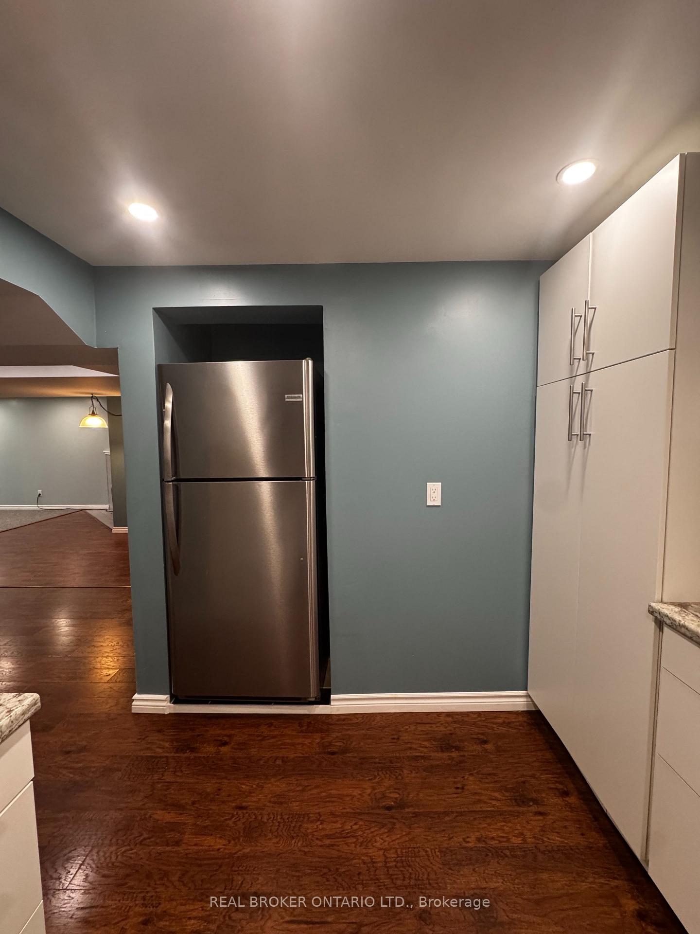 Photo 19 of Unit A, 34 Engel Crescent, Barrie, Letitia Heights — HOMEH