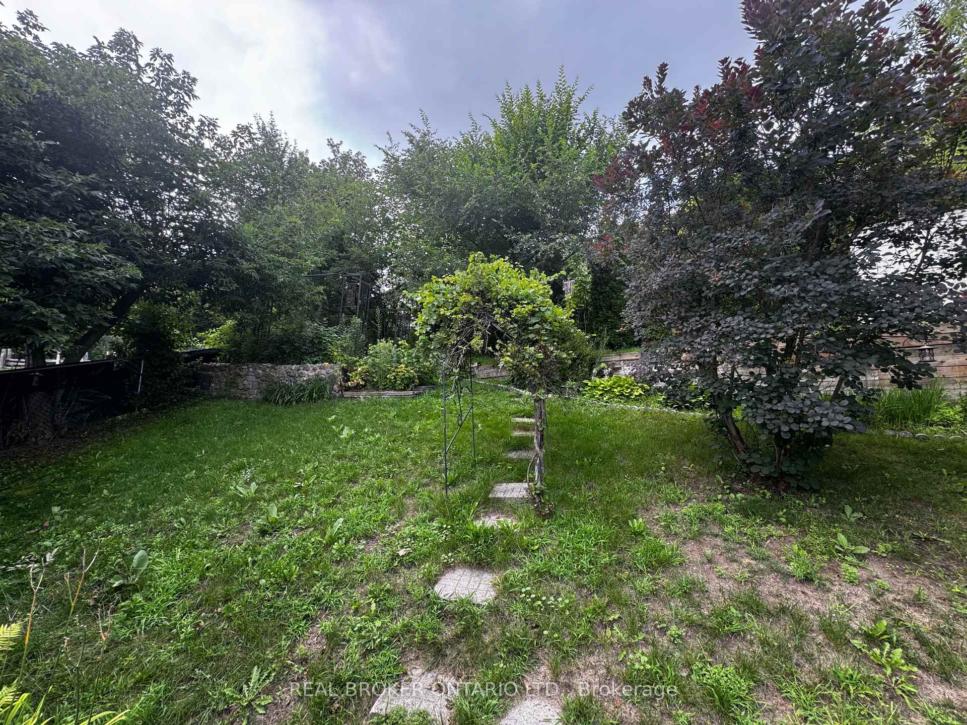 Photo 37 of Unit A, 34 Engel Crescent, Barrie, Letitia Heights — HOMEH