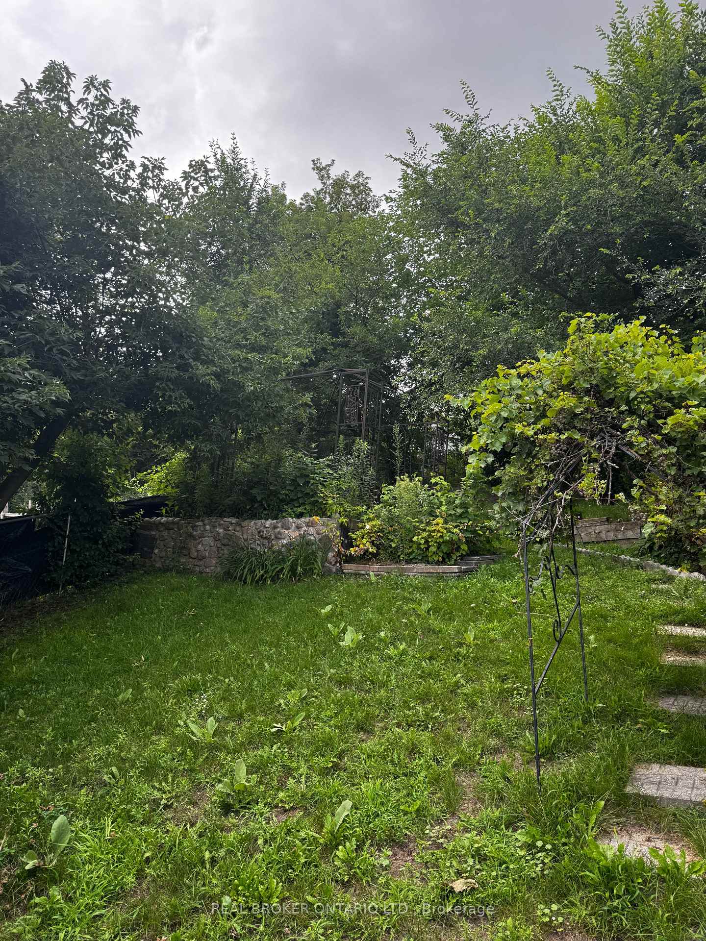 Photo 30 of Unit A, 34 Engel Crescent, Barrie, Letitia Heights — HOMEH