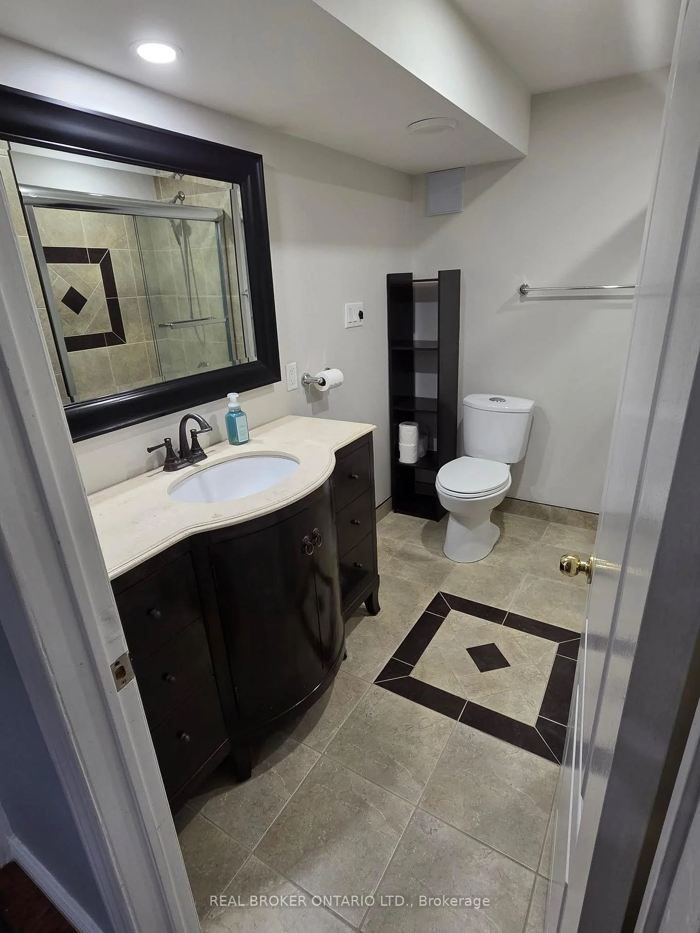 Photo 22 of Unit A, 34 Engel Crescent, Barrie, Letitia Heights — HOMEH