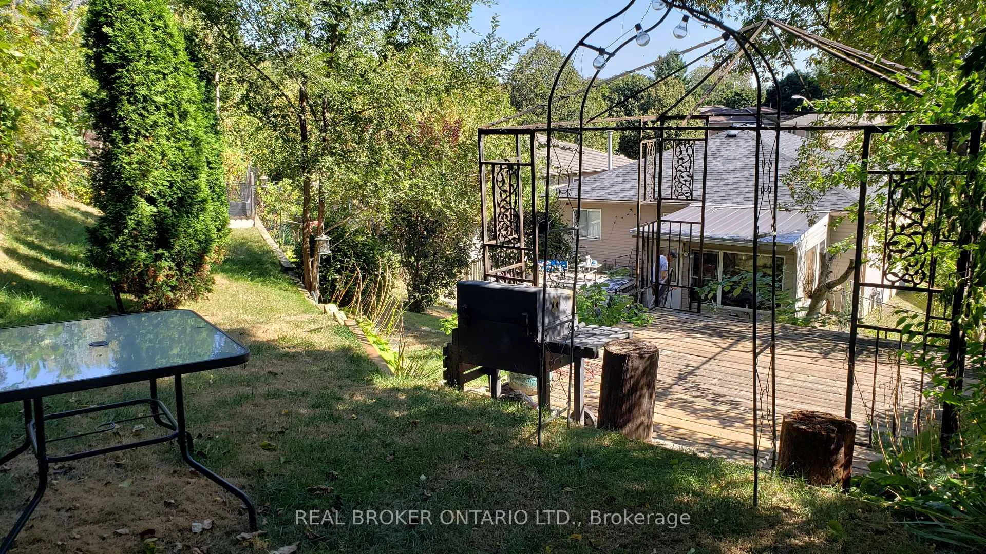 Photo 36 of Unit A, 34 Engel Crescent, Barrie, Letitia Heights — HOMEH