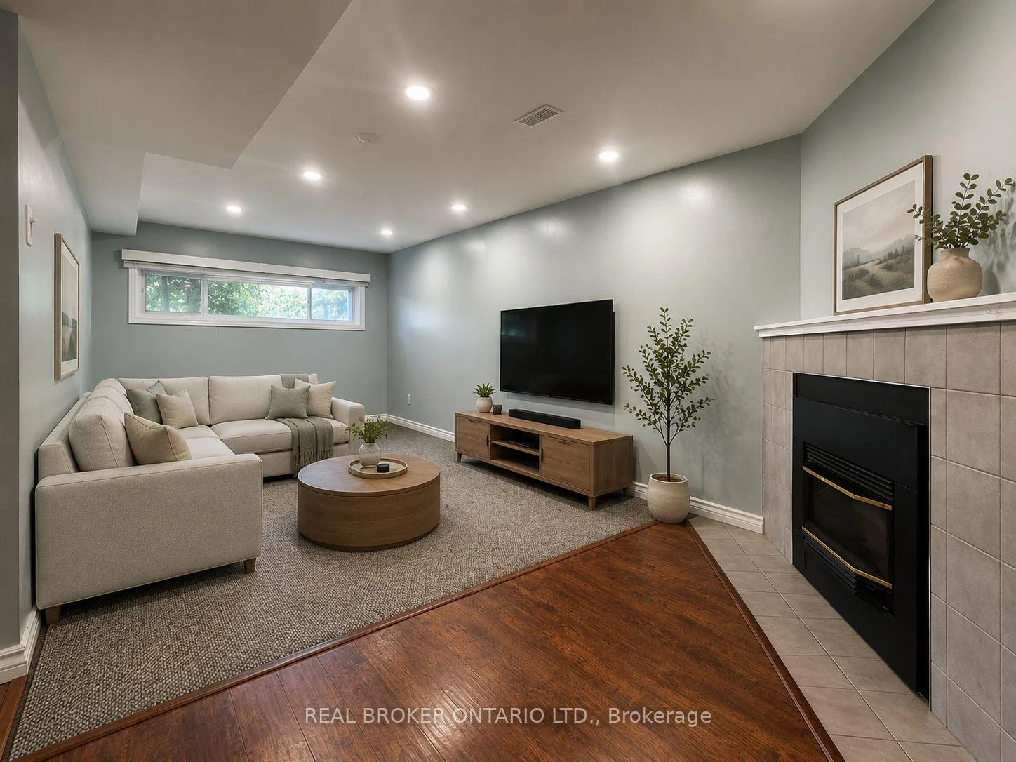 Photo 7 of Unit A, 34 Engel Crescent, Barrie, Letitia Heights — HOMEH