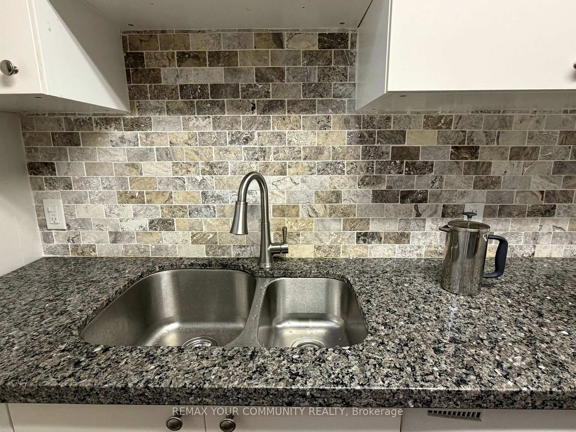 Photo 3 of 22 Baleberry Crescent, Etobicoke, Kingsview Village-The Westway — HOMEH
