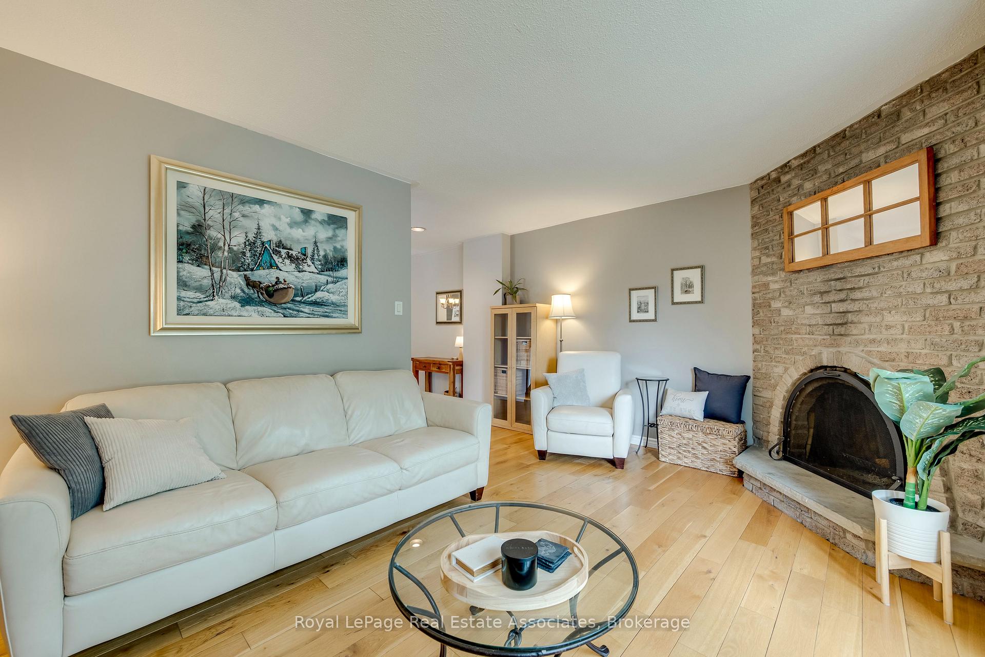 Photo 5 of 2929 Arvida Circle, Mississauga, Meadowvale — HOMEH