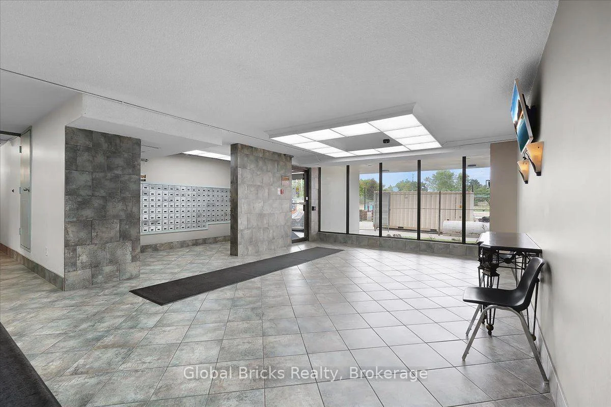 Photo 4 of Unit 1103, 17 Knightsbridge Road, Brampton, Queen Street Corridor — HOMEH