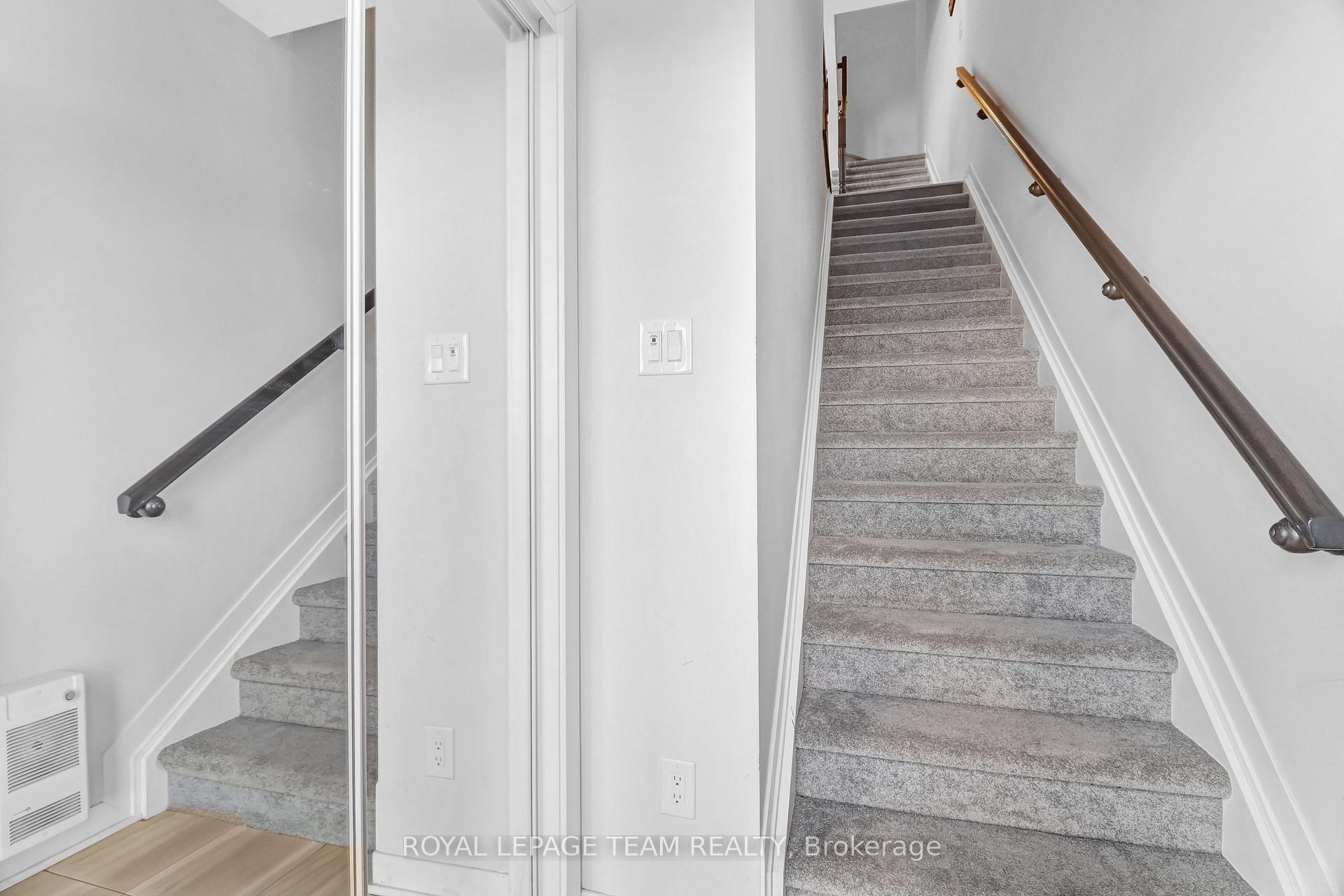 Photo 4 of 620 Parnian Private, Ottawa, Barrhaven - Half Moon Bay — HOMEH