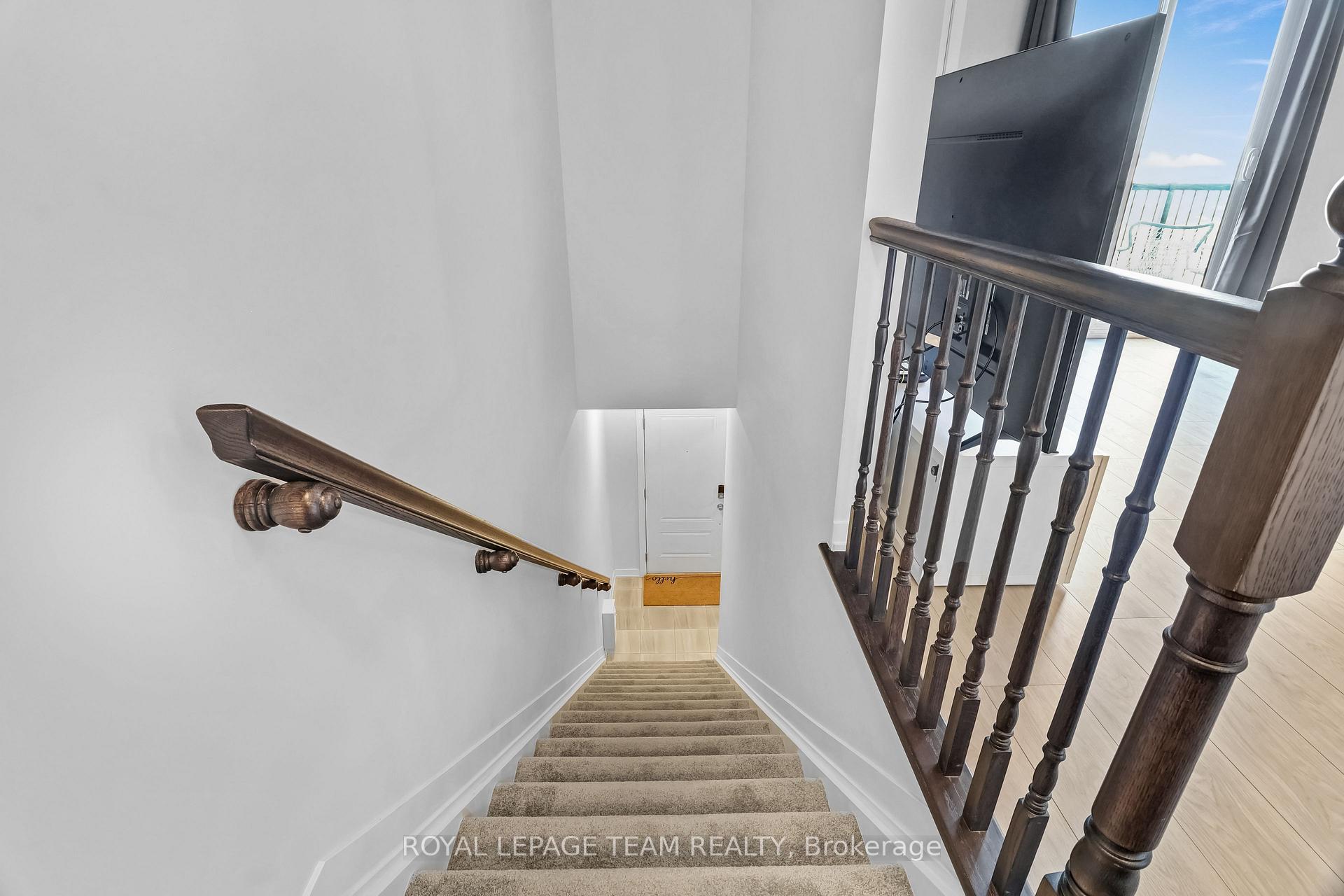 Photo 5 of 620 Parnian Private, Ottawa, Barrhaven - Half Moon Bay — HOMEH