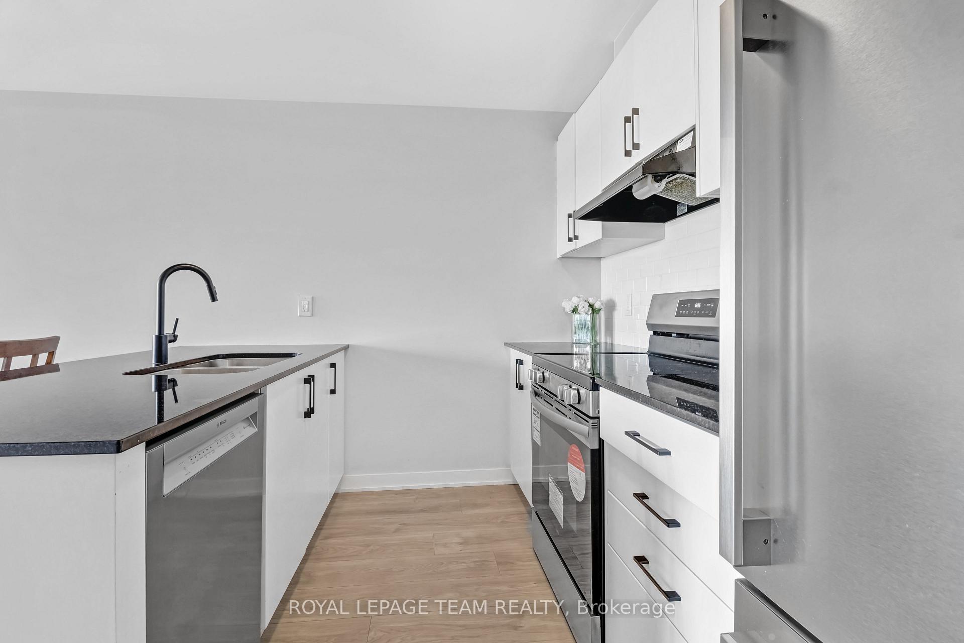 Photo 8 of 620 Parnian Private, Ottawa, Barrhaven - Half Moon Bay — HOMEH