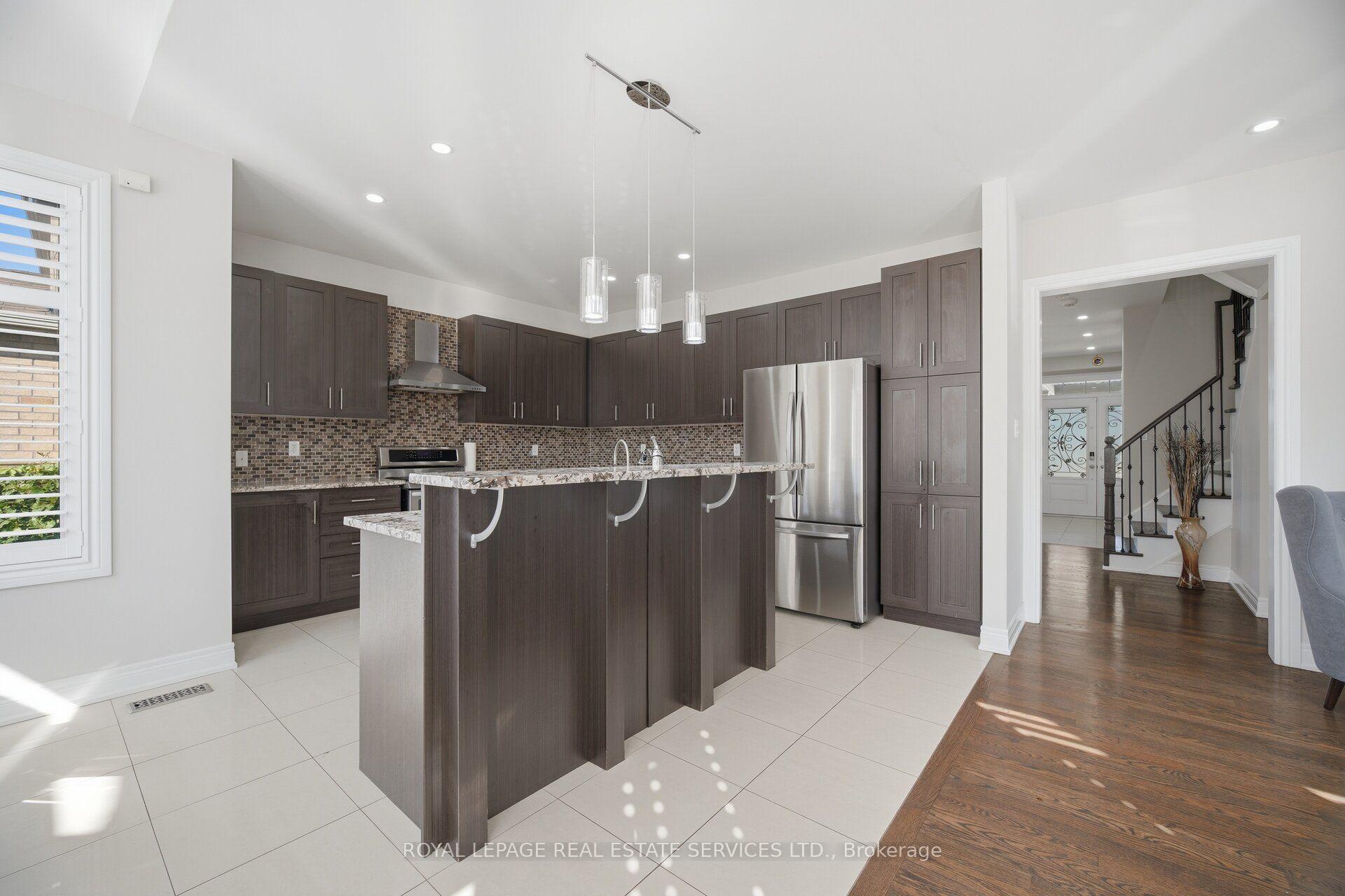 Photo 12 of 8 Wardsville Drive, Brampton, Bram West — HOMEH