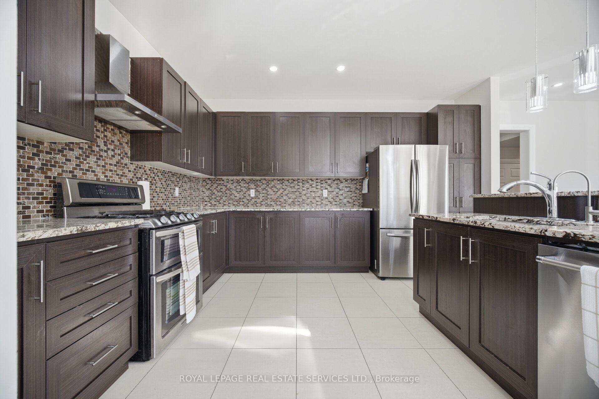 Photo 13 of 8 Wardsville Drive, Brampton, Bram West — HOMEH