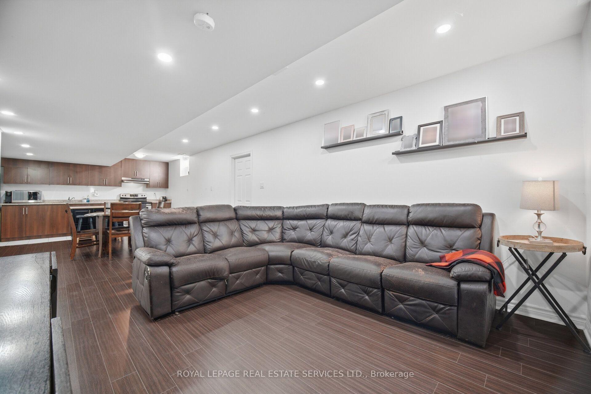 Photo 41 of 8 Wardsville Drive, Brampton, Bram West — HOMEH
