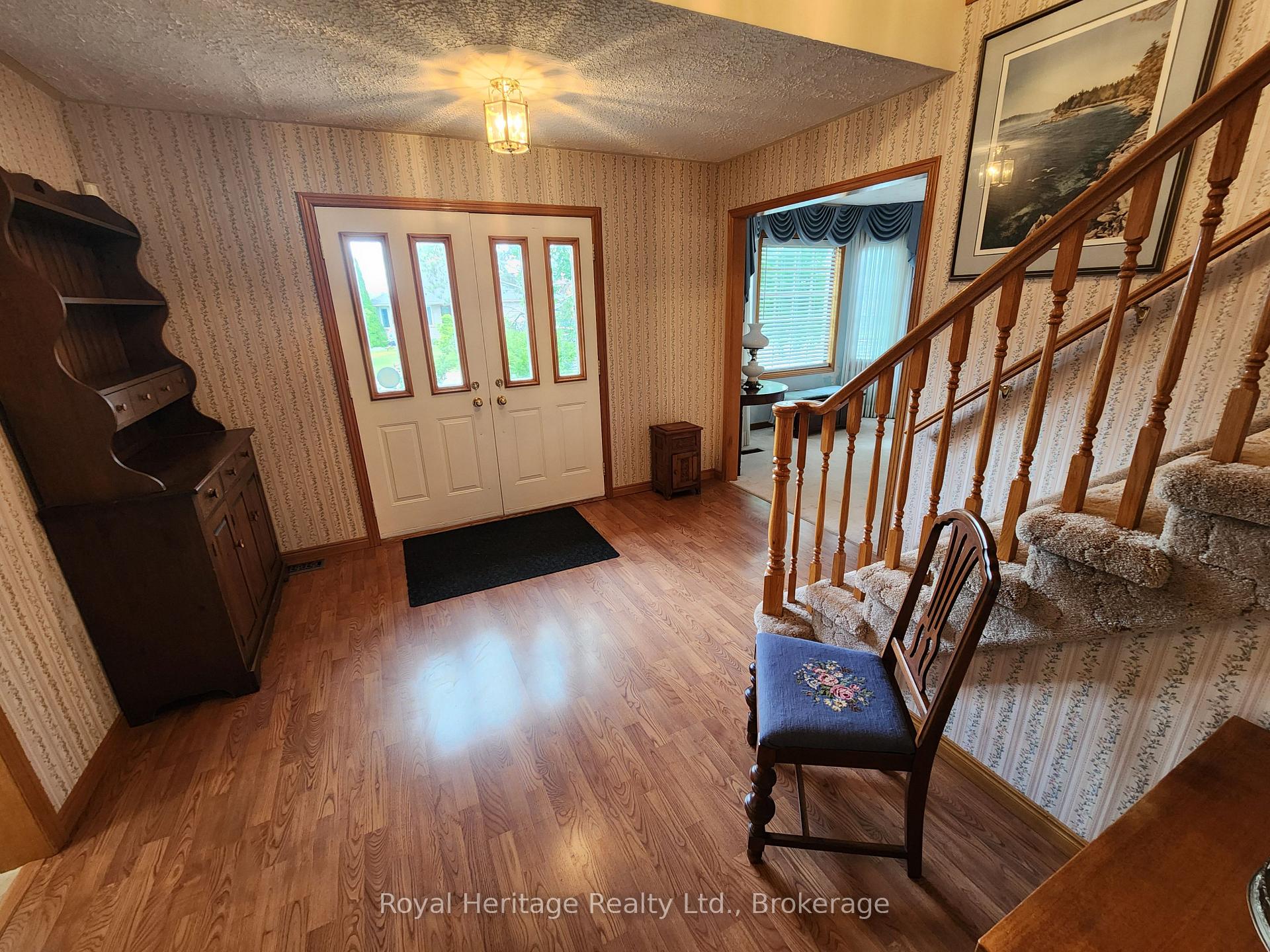 Photo 2 of 1534 Scollard Crescent, Peterborough, Ashburnham Ward 4 — HOMEH