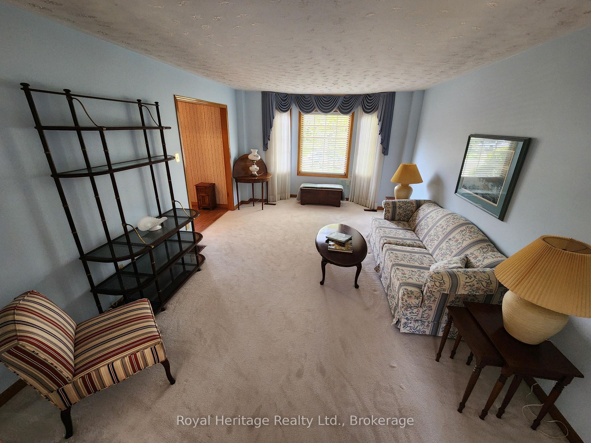 Photo 6 of 1534 Scollard Crescent, Peterborough, Ashburnham Ward 4 — HOMEH