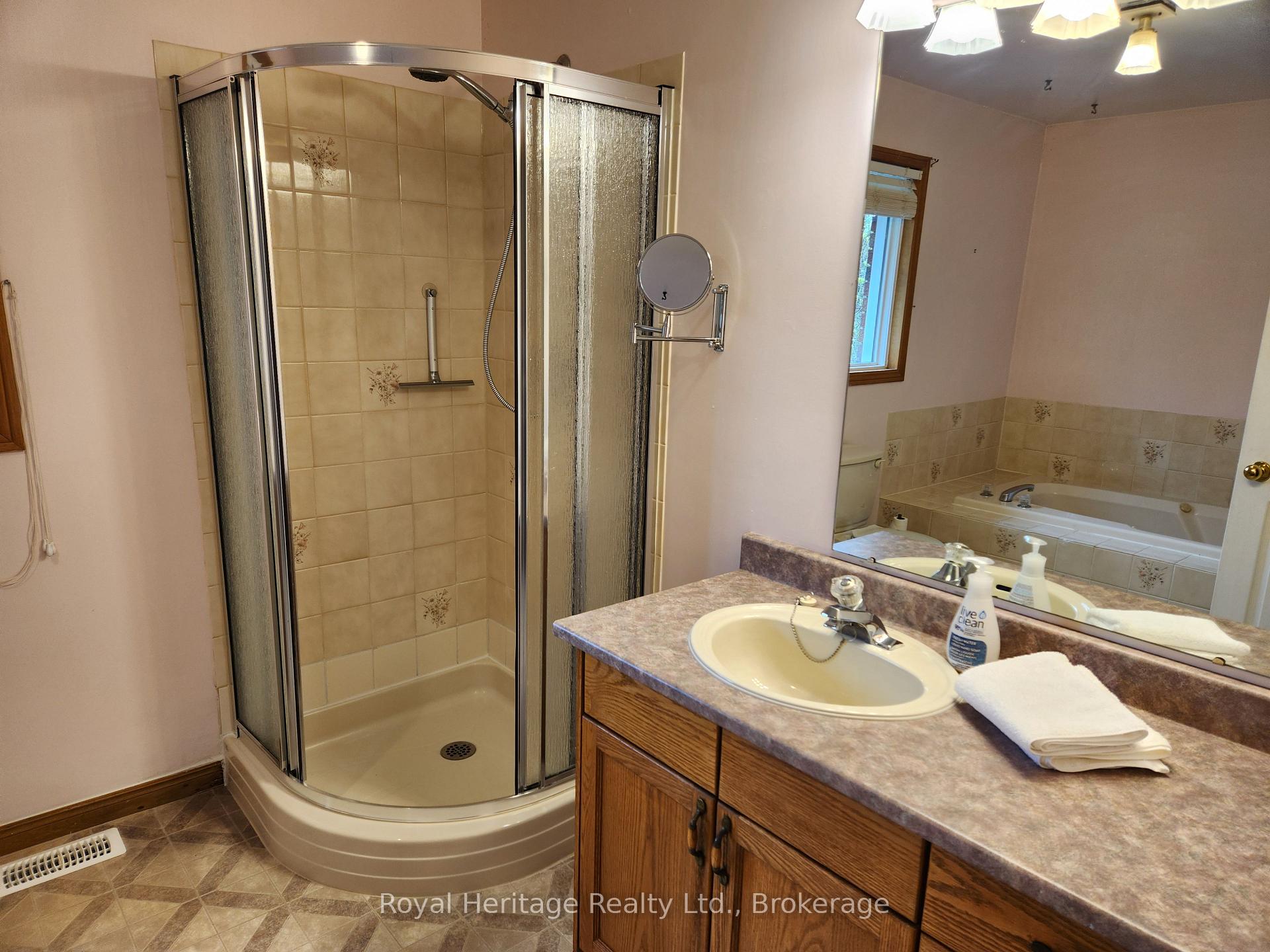 Photo 29 of 1534 Scollard Crescent, Peterborough, Ashburnham Ward 4 — HOMEH