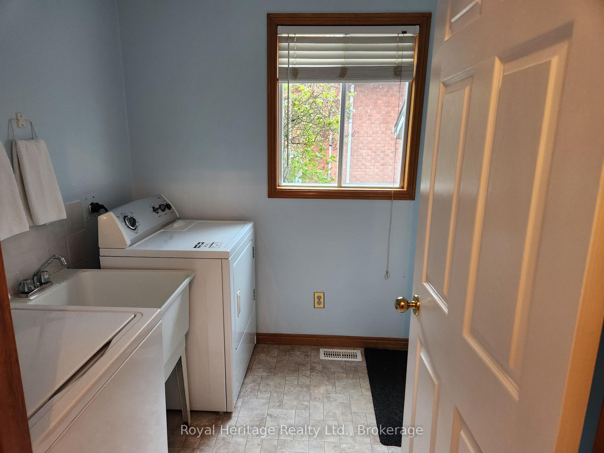 Photo 40 of 1534 Scollard Crescent, Peterborough, Ashburnham Ward 4 — HOMEH