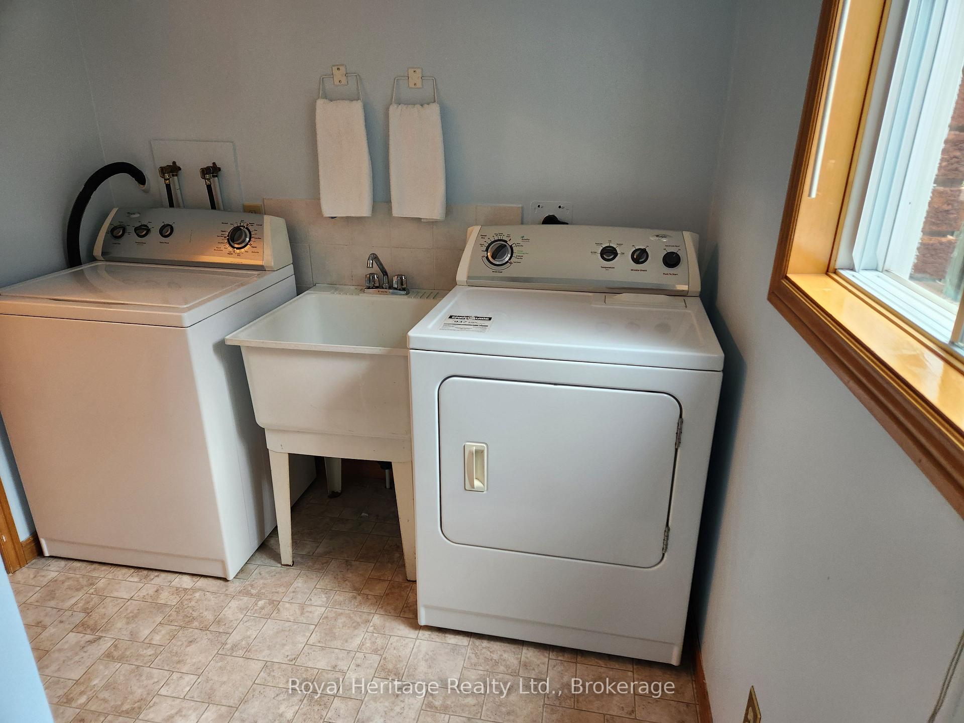 Photo 41 of 1534 Scollard Crescent, Peterborough, Ashburnham Ward 4 — HOMEH