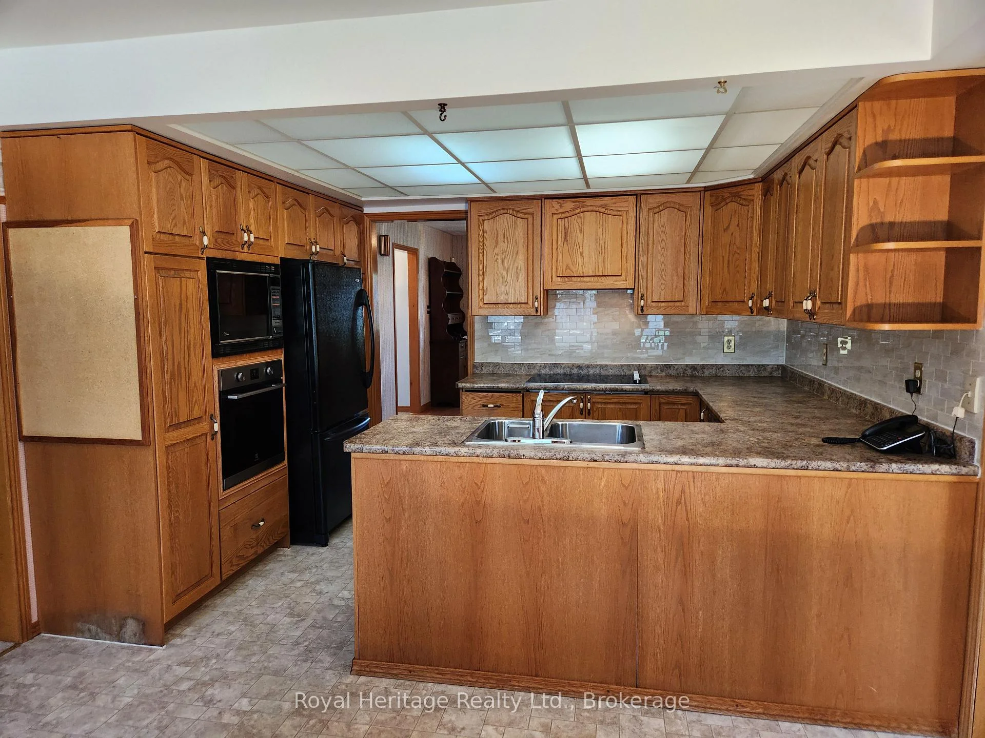 Photo 15 of 1534 Scollard Crescent, Peterborough, Ashburnham Ward 4 — HOMEH