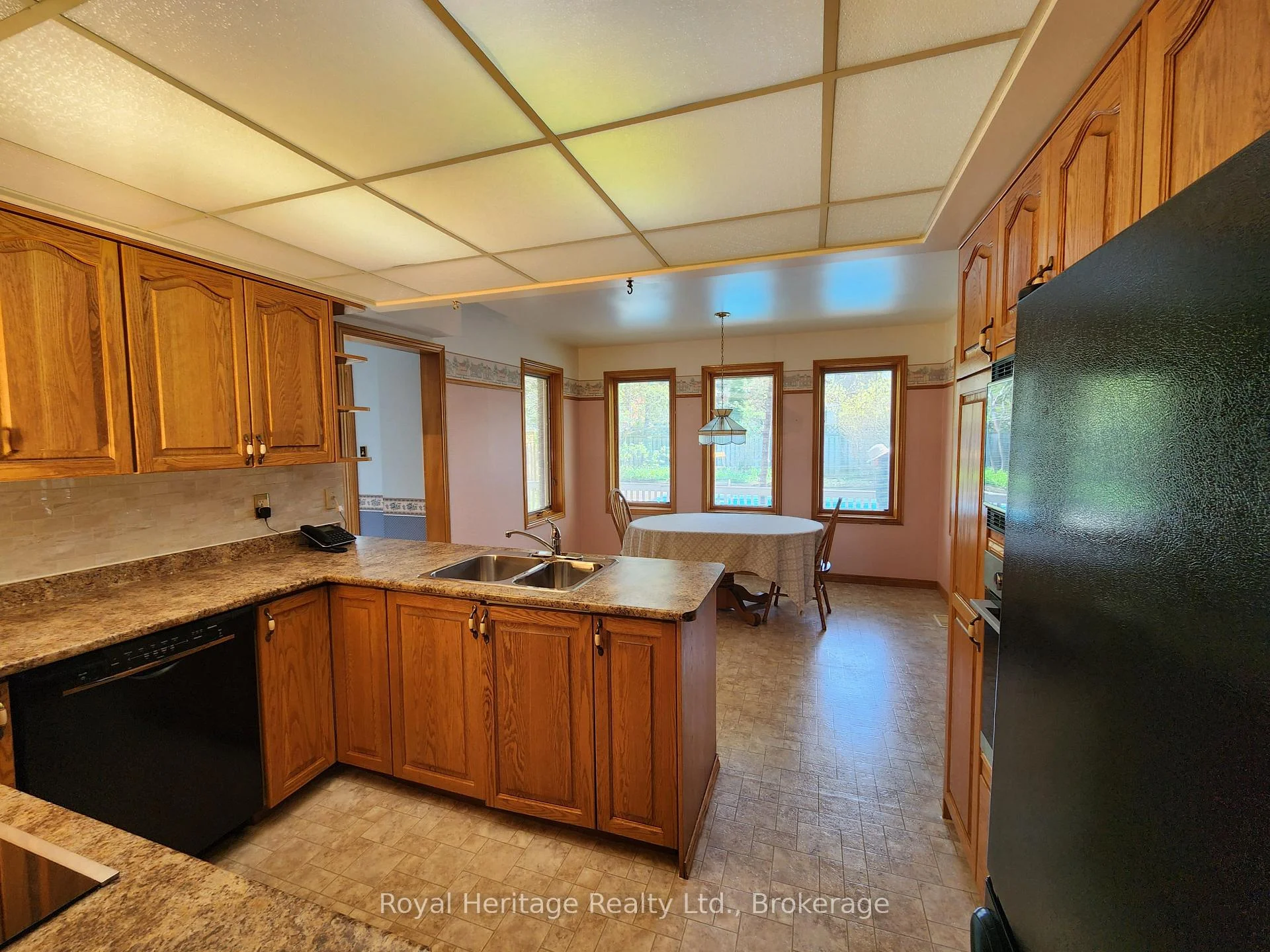 Photo 16 of 1534 Scollard Crescent, Peterborough, Ashburnham Ward 4 — HOMEH