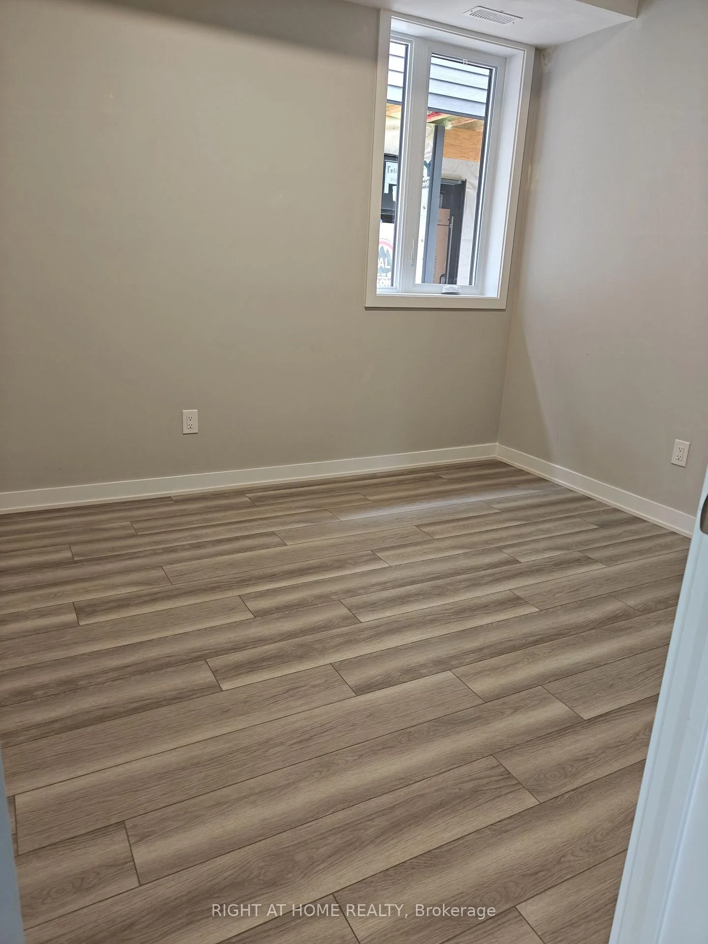 Photo 20 of 1334 Thames Street, Ottawa, Carlington — HOMEH