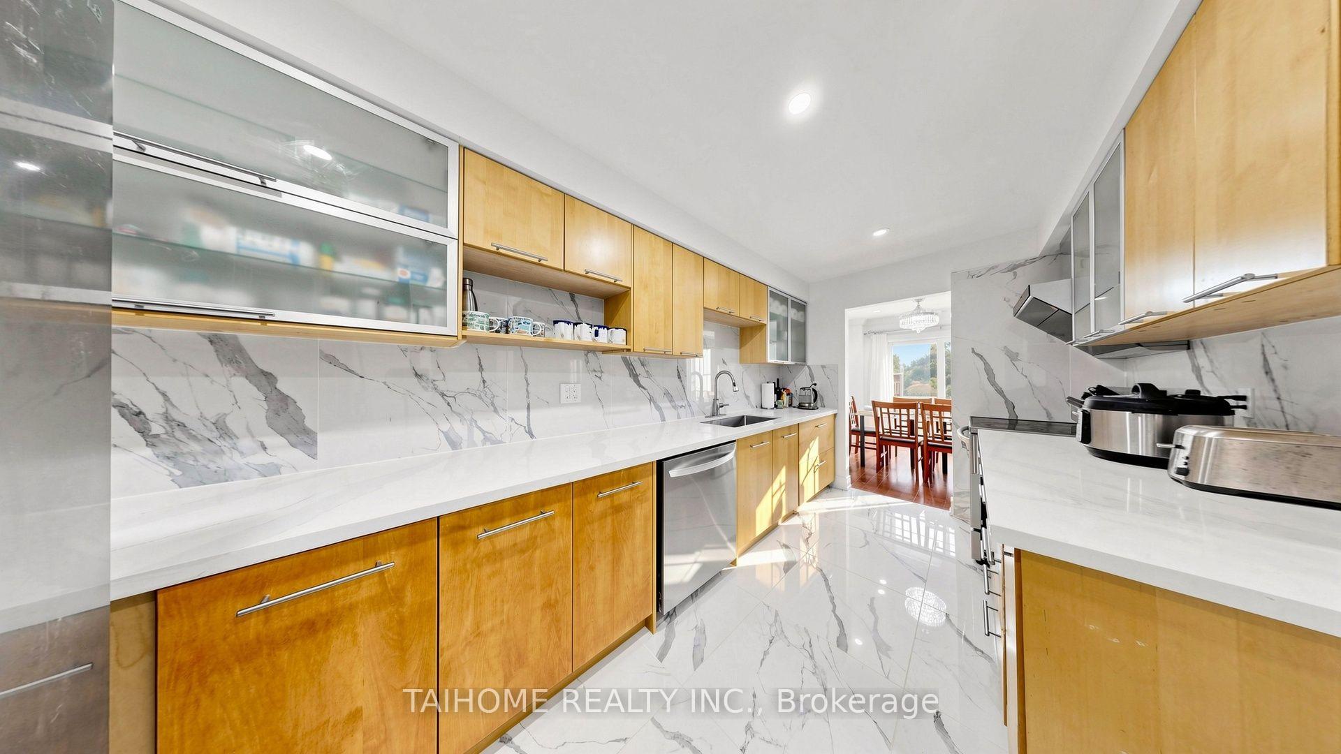 Photo 5 of 43 Karen Street, Vaughan, Crestwood-Springfarm-Yorkhill — HOMEH