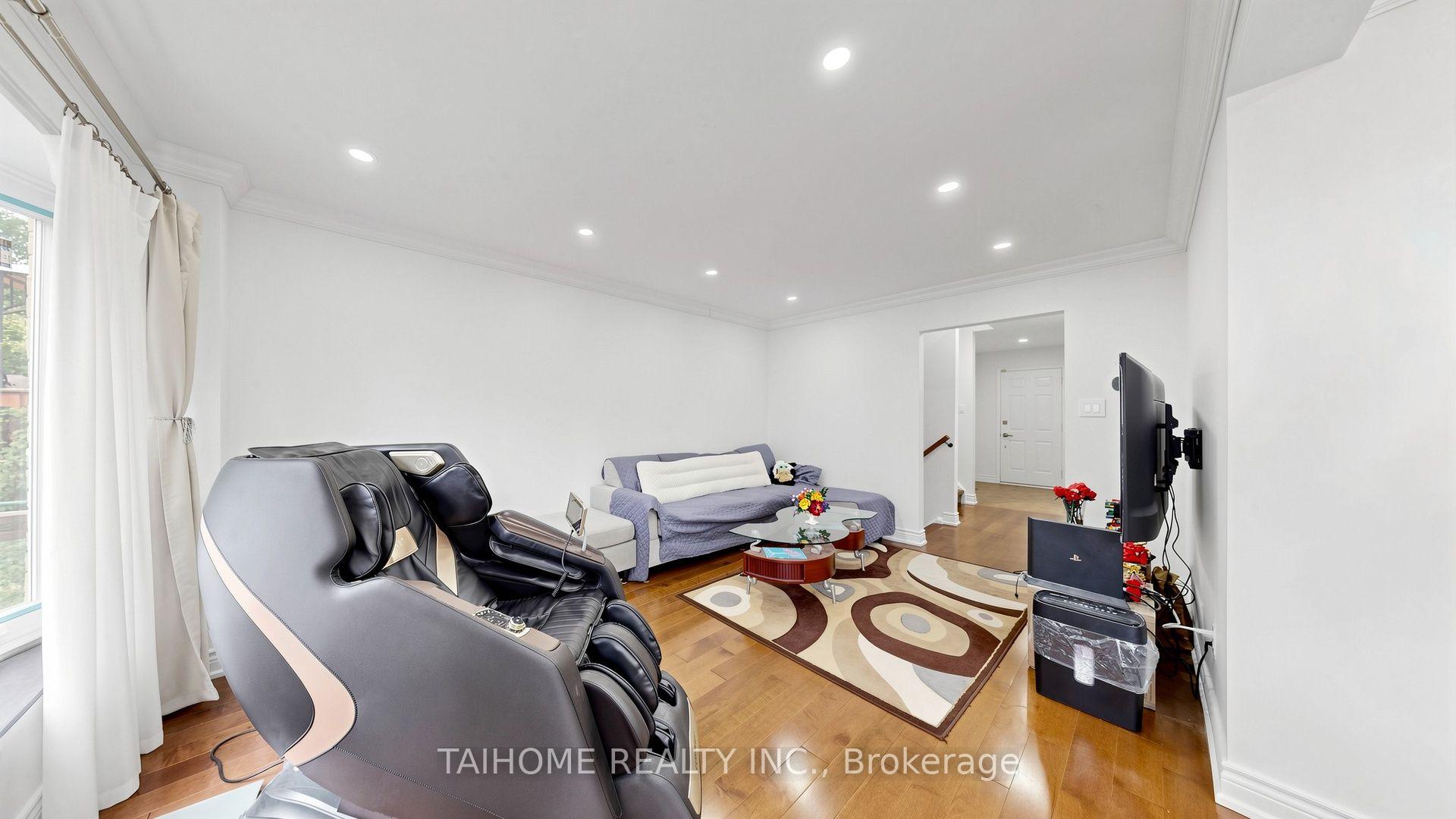 Photo 12 of 43 Karen Street, Vaughan, Crestwood-Springfarm-Yorkhill — HOMEH