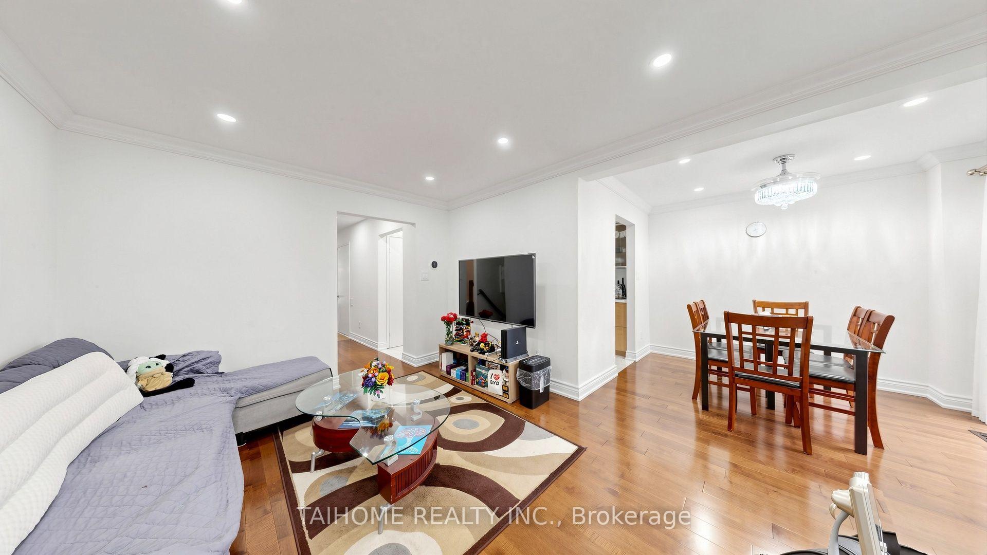 Photo 13 of 43 Karen Street, Vaughan, Crestwood-Springfarm-Yorkhill — HOMEH