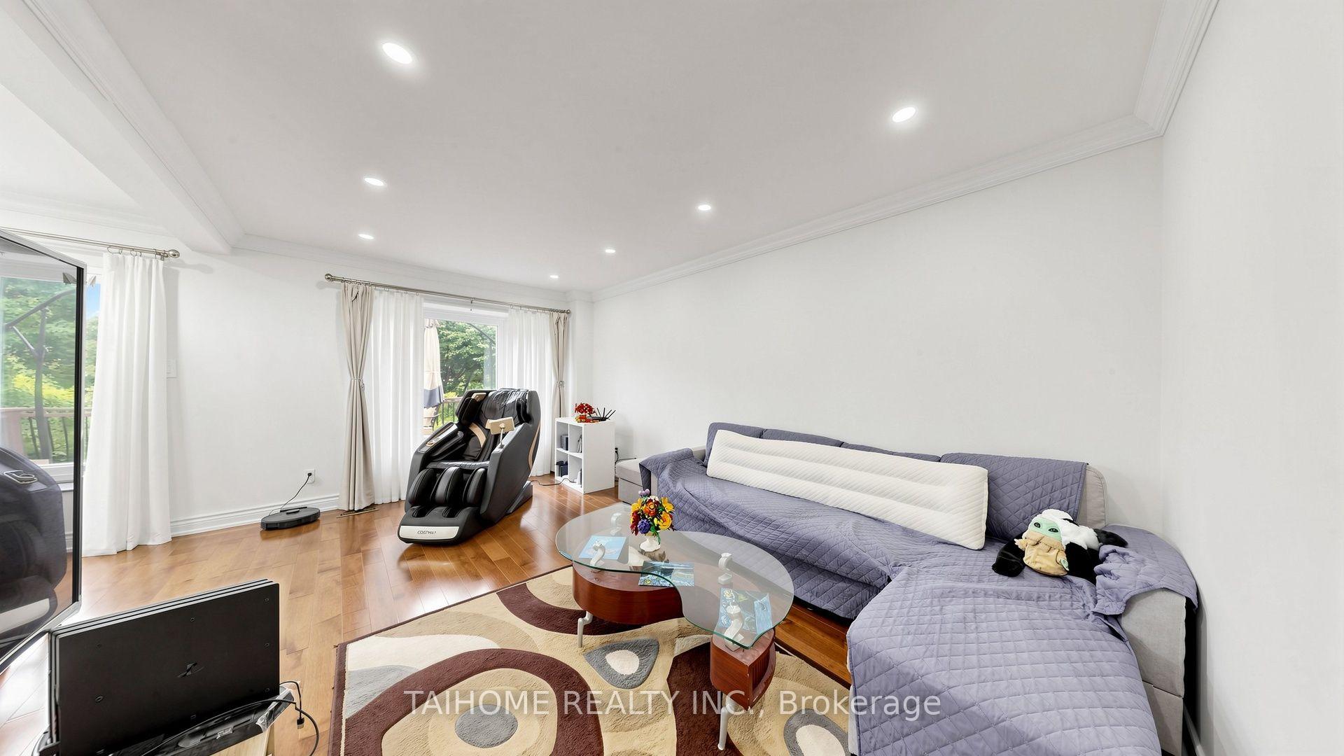 Photo 14 of 43 Karen Street, Vaughan, Crestwood-Springfarm-Yorkhill — HOMEH