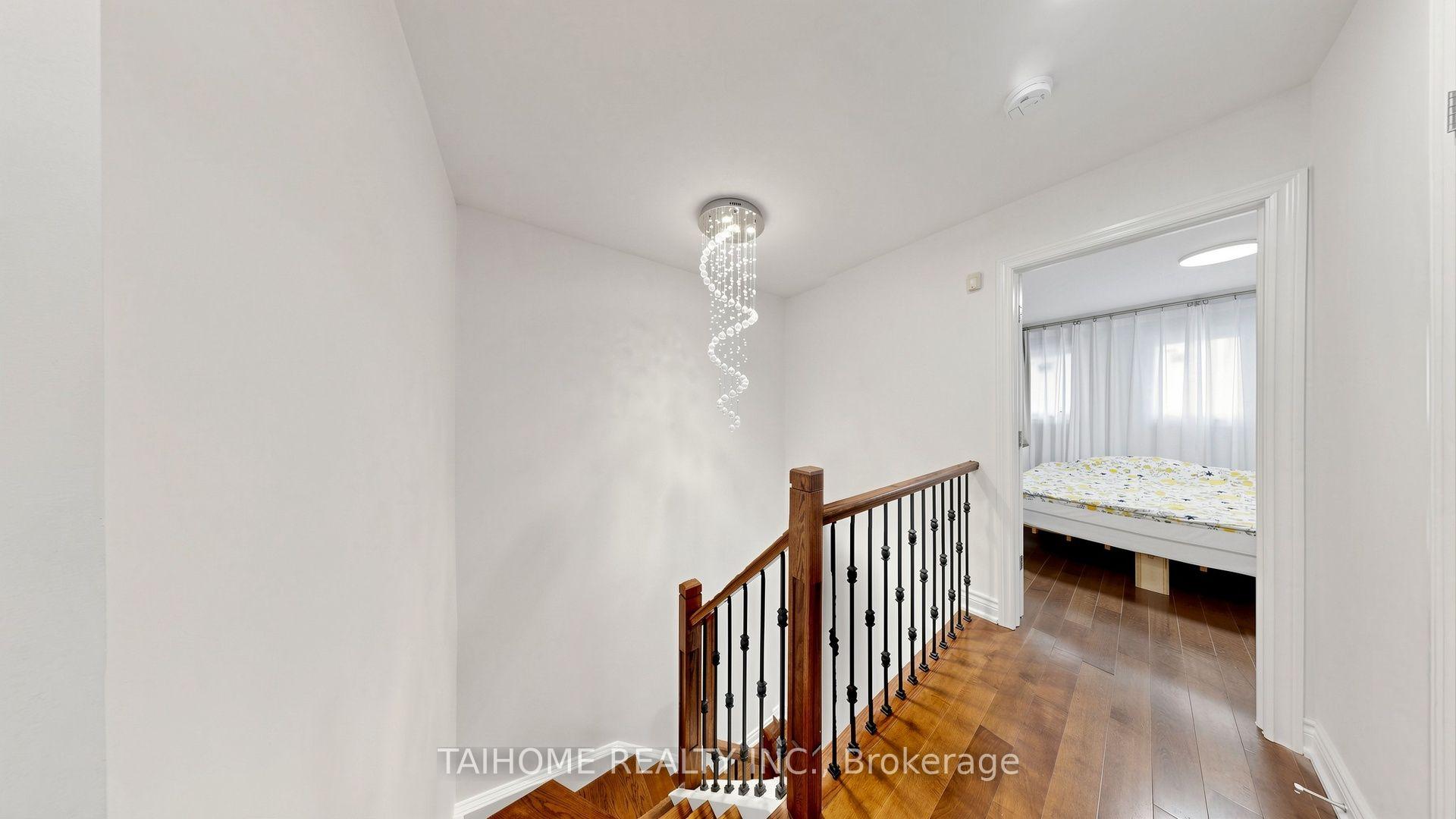 Photo 18 of 43 Karen Street, Vaughan, Crestwood-Springfarm-Yorkhill — HOMEH