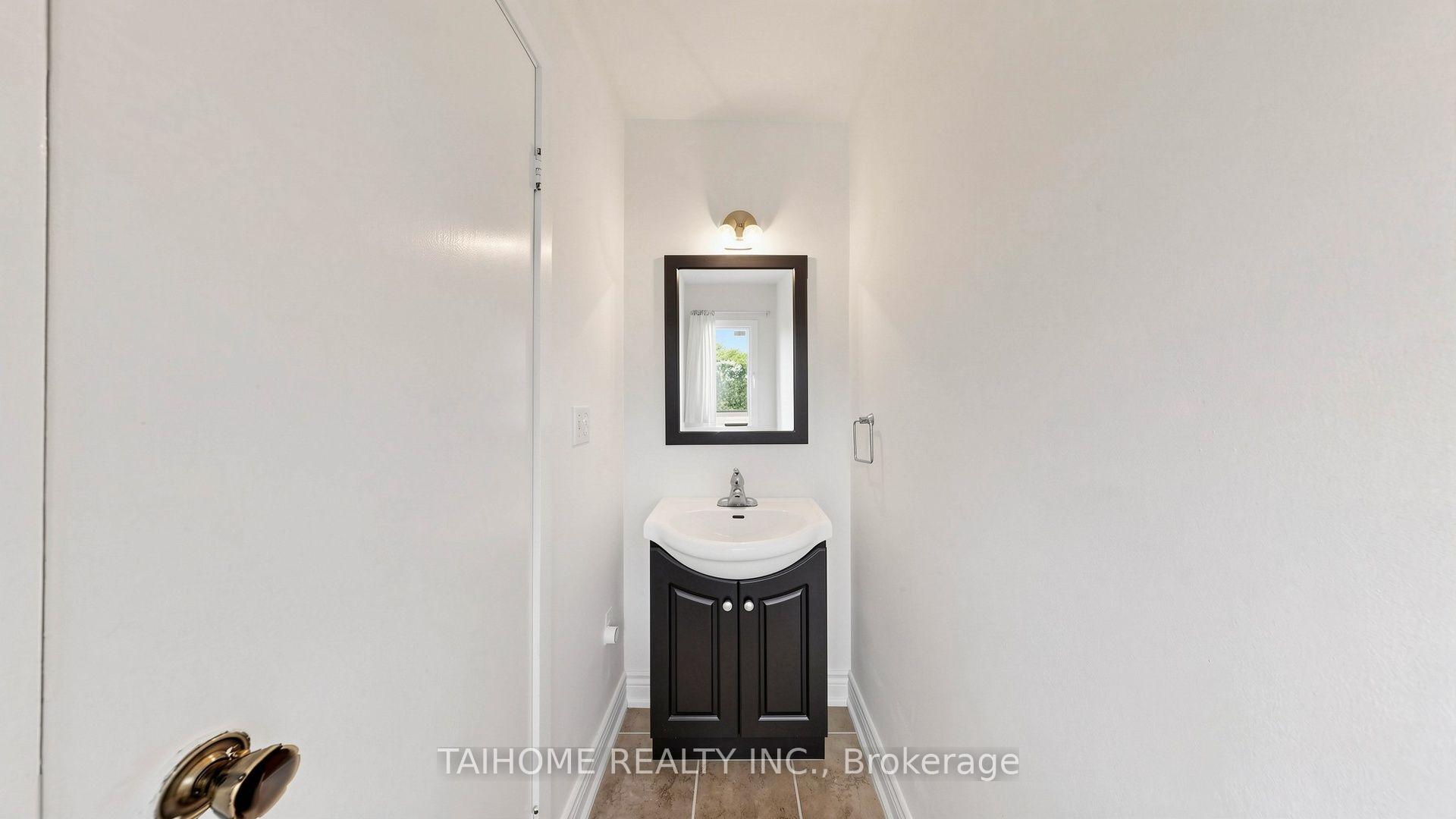 Photo 32 of 43 Karen Street, Vaughan, Crestwood-Springfarm-Yorkhill — HOMEH