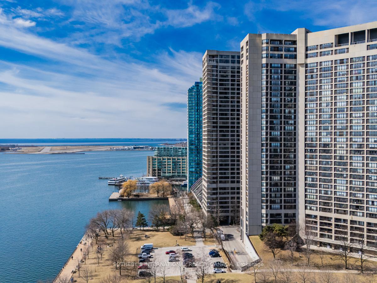 Photo 3 of Unit 2204, 65 Harbour Square, Toronto, Waterfront Communities — HOMEH