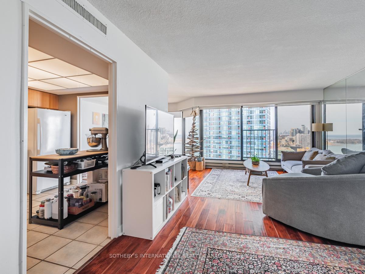 Photo 5 of Unit 2204, 65 Harbour Square, Toronto, Waterfront Communities — HOMEH