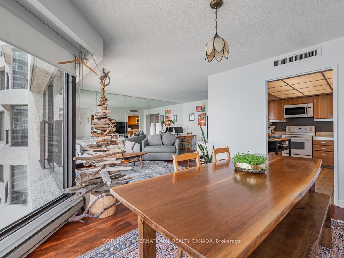 Photo 12 of Unit 2204, 65 Harbour Square, Toronto, Waterfront Communities — HOMEH