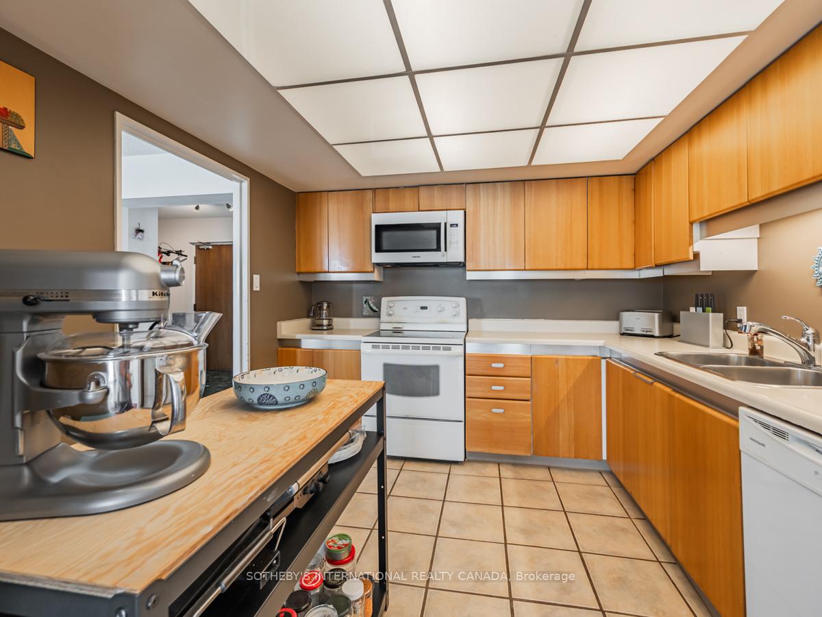 Photo 14 of Unit 2204, 65 Harbour Square, Toronto, Waterfront Communities — HOMEH
