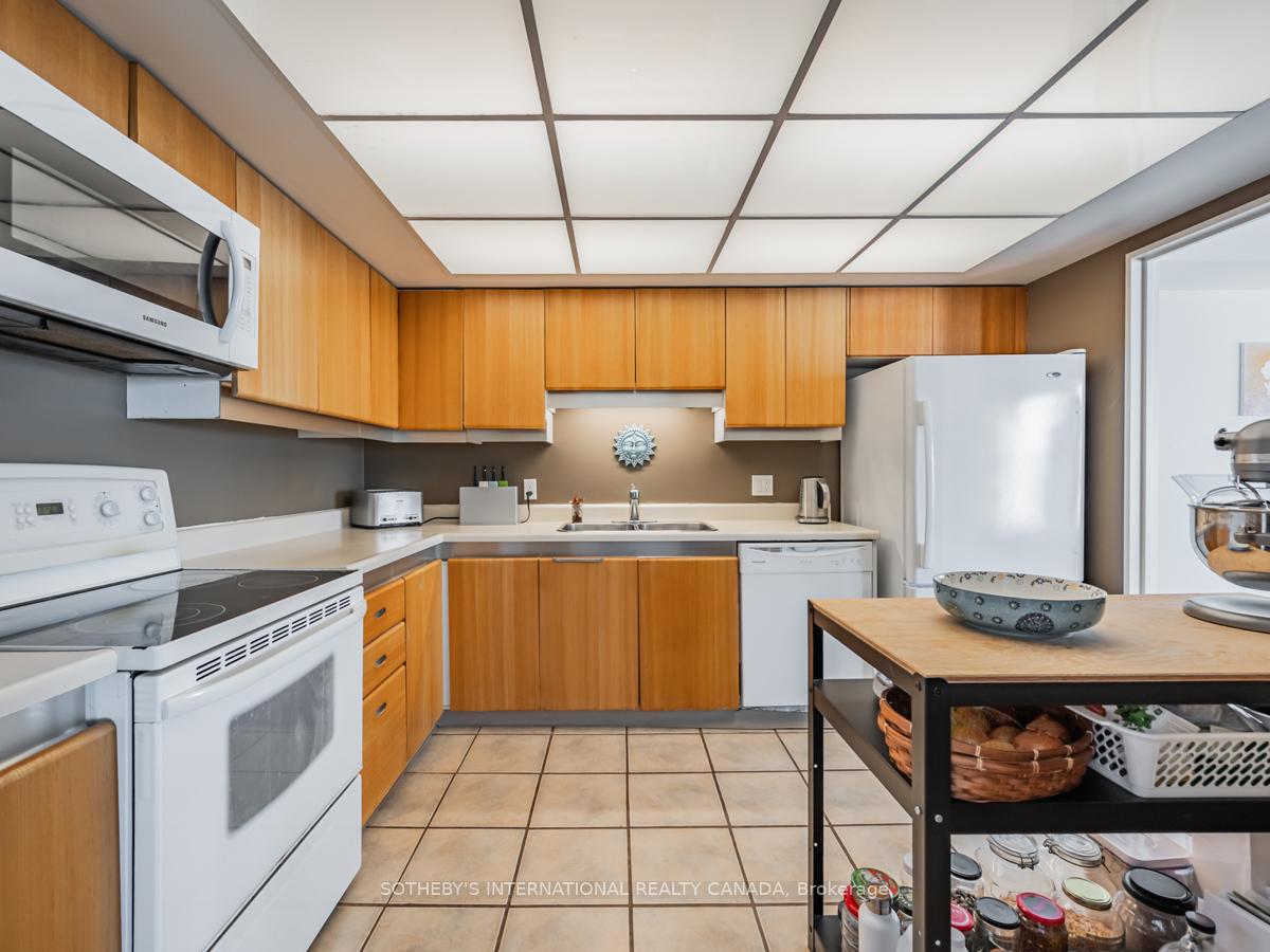 Photo 15 of Unit 2204, 65 Harbour Square, Toronto, Waterfront Communities — HOMEH
