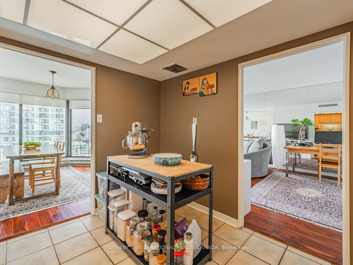 Photo 16 of Unit 2204, 65 Harbour Square, Toronto, Waterfront Communities — HOMEH