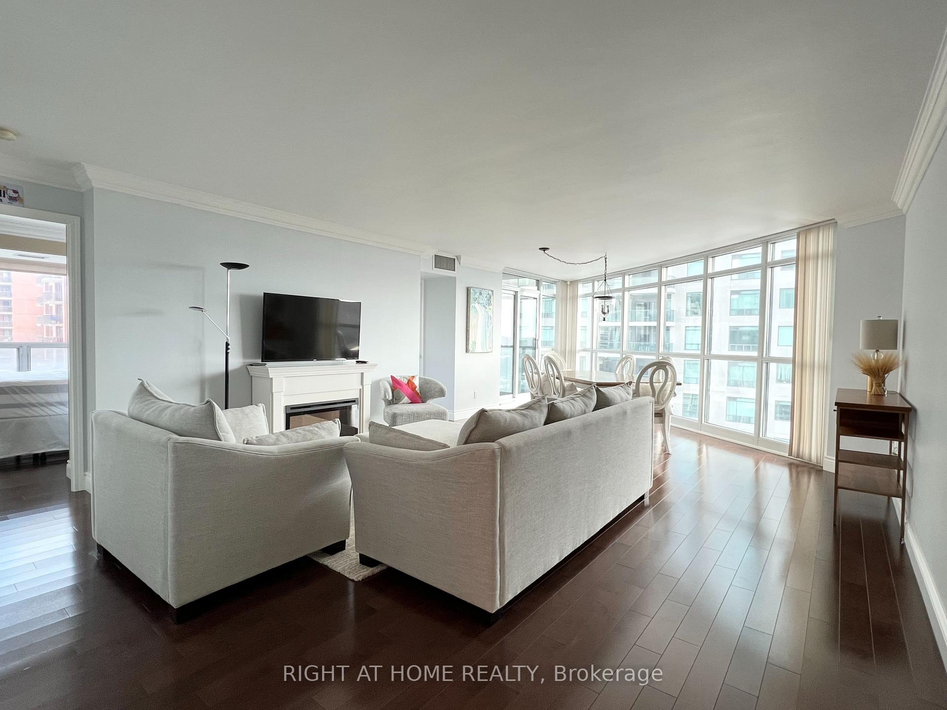 Photo 6 of Unit 702, 28 Harrison Garden Boulevard, North York, Willowdale East — HOMEH