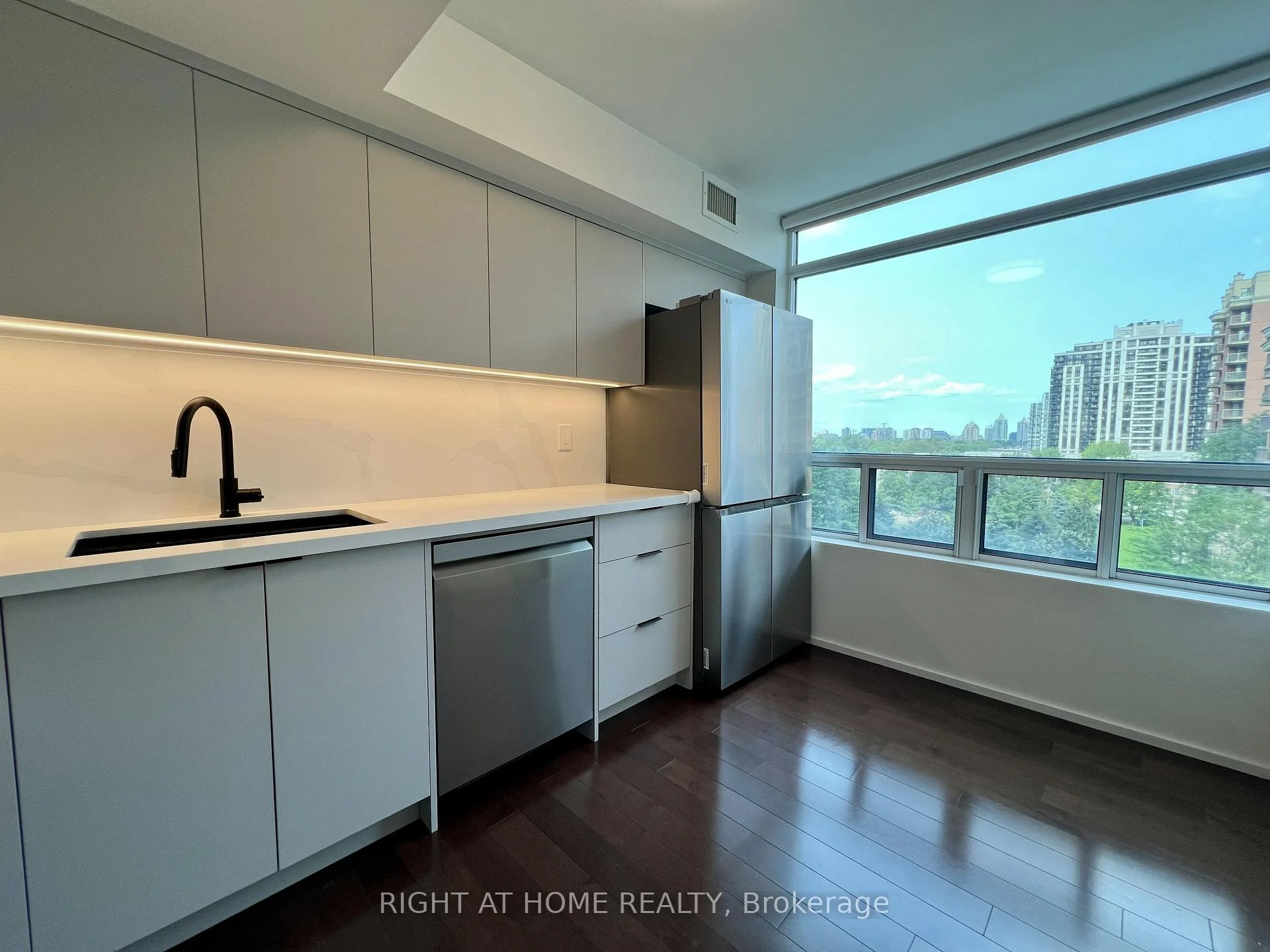 Photo 14 of Unit 702, 28 Harrison Garden Boulevard, North York, Willowdale East — HOMEH