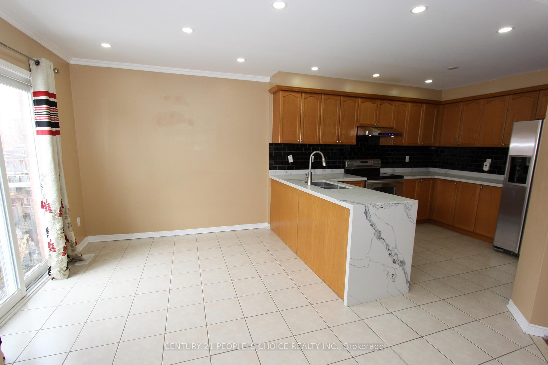 Photo 6 of 14 Thornbush Boulevard, Brampton, Fletcher's Meadow — HOMEH