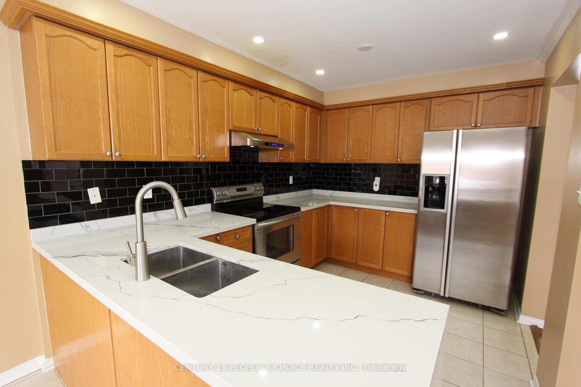 Photo 7 of 14 Thornbush Boulevard, Brampton, Fletcher's Meadow — HOMEH