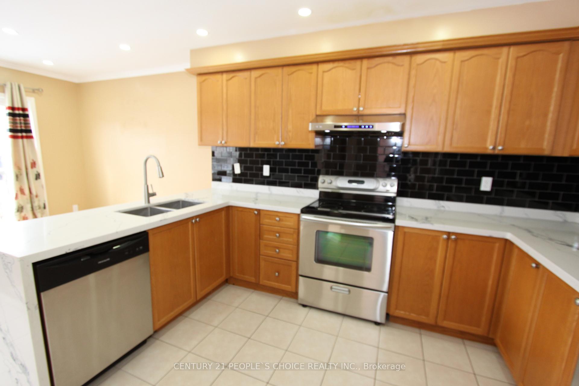 Photo 8 of 14 Thornbush Boulevard, Brampton, Fletcher's Meadow — HOMEH
