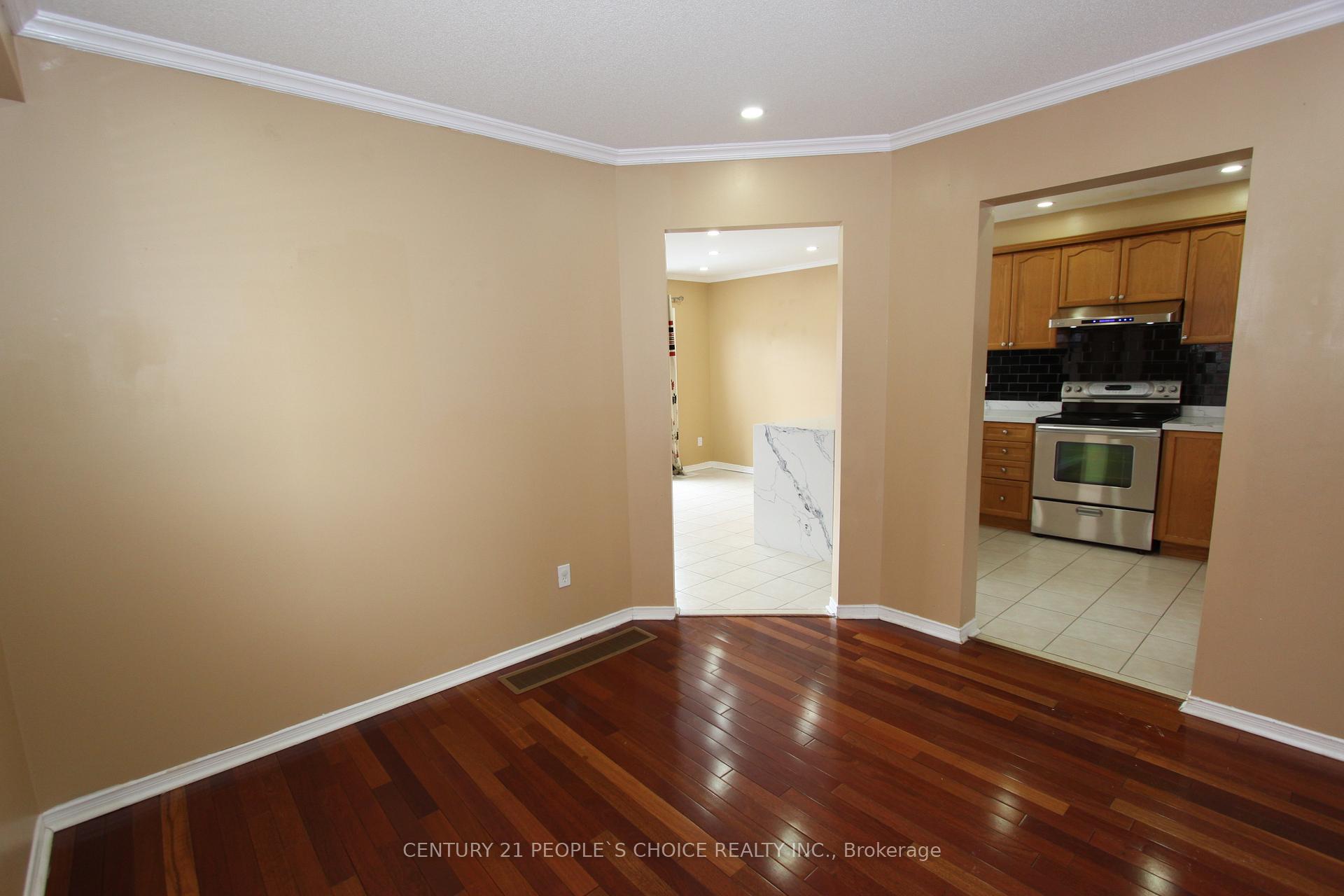 Photo 11 of 14 Thornbush Boulevard, Brampton, Fletcher's Meadow — HOMEH