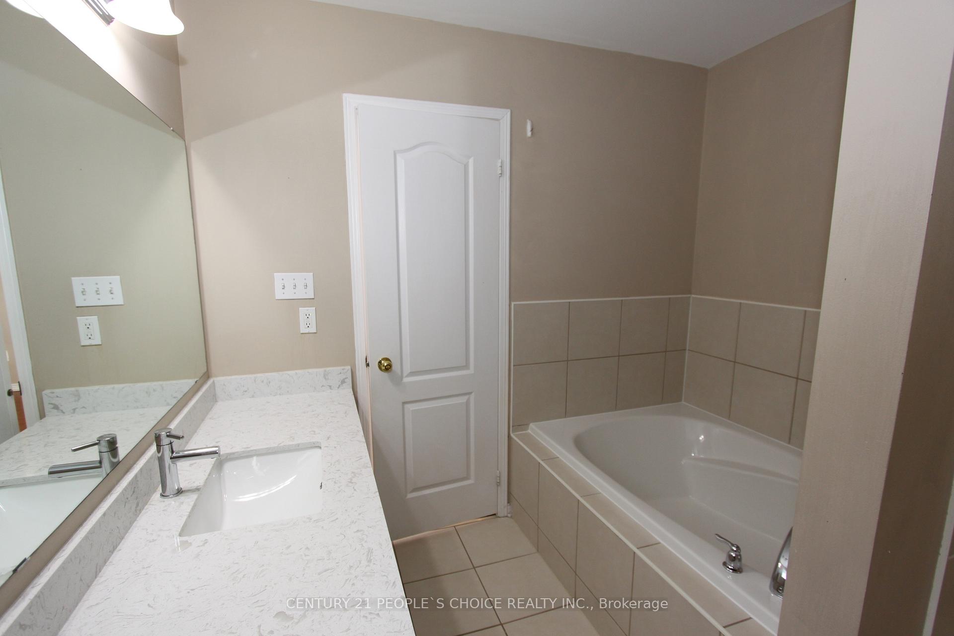 Photo 21 of 14 Thornbush Boulevard, Brampton, Fletcher's Meadow — HOMEH