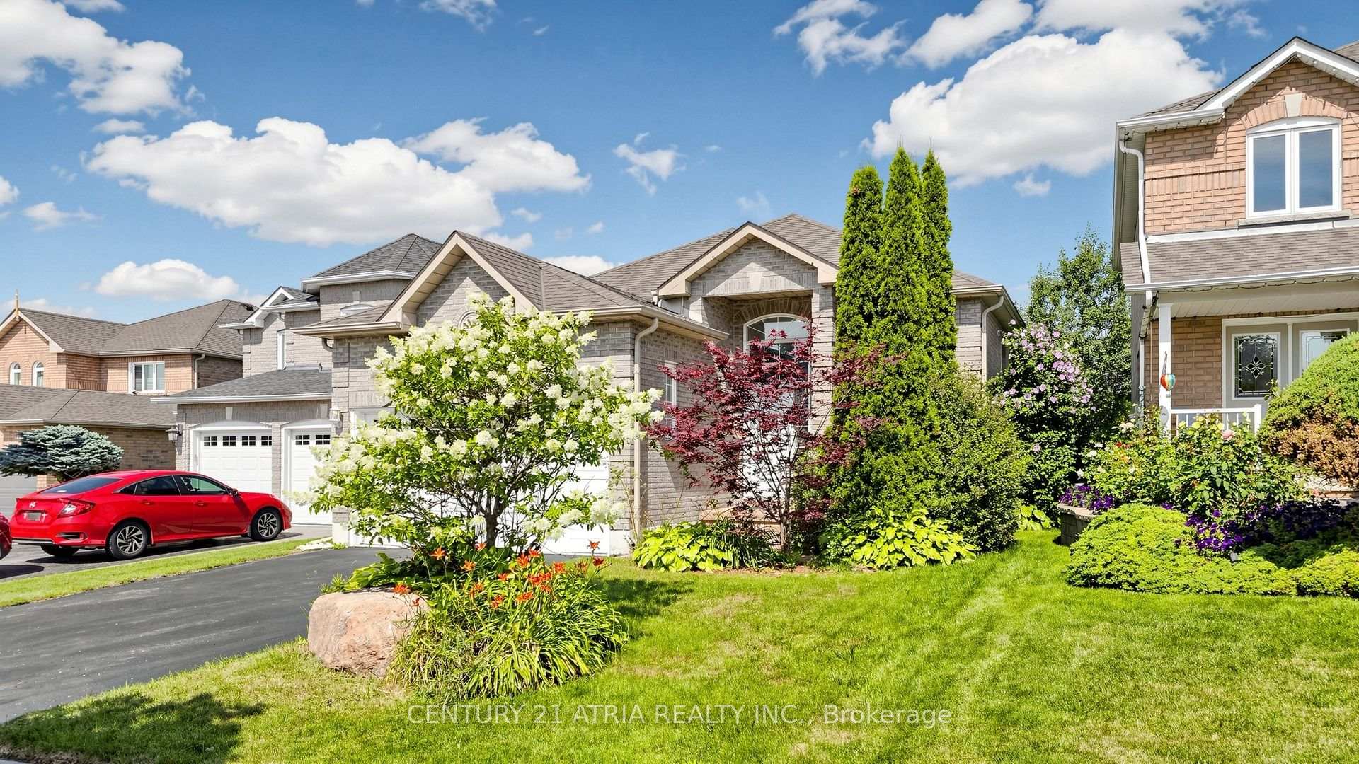 Photo 2 of 102 Huntington Crescent, Clarington, Courtice — HOMEH