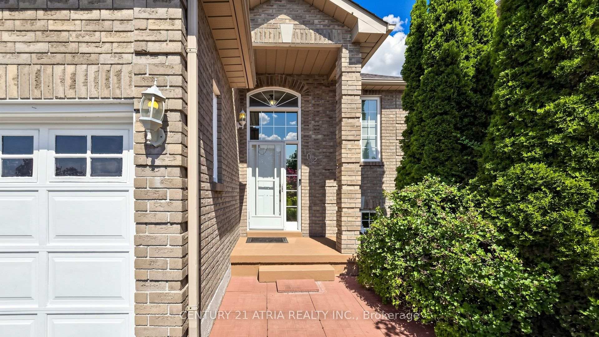 Photo 4 of 102 Huntington Crescent, Clarington, Courtice — HOMEH