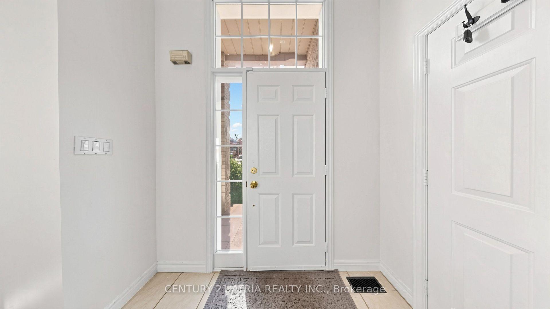 Photo 5 of 102 Huntington Crescent, Clarington, Courtice — HOMEH