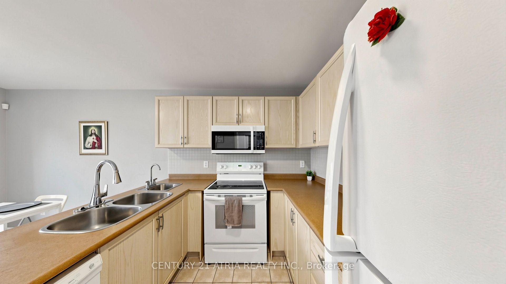Photo 12 of 102 Huntington Crescent, Clarington, Courtice — HOMEH