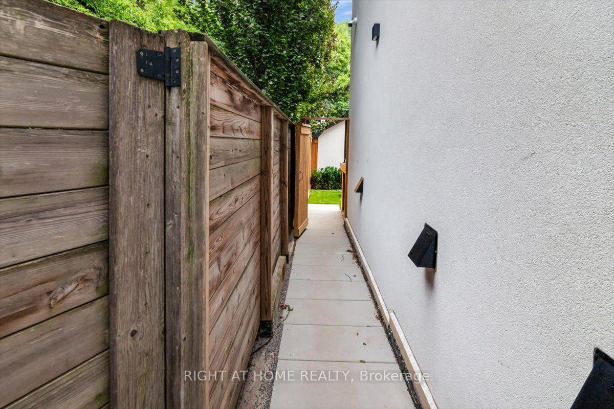 Photo 4 of Unit LOWER, 431 Arlington Avenue, Toronto, Humewood-Cedarvale — HOMEH