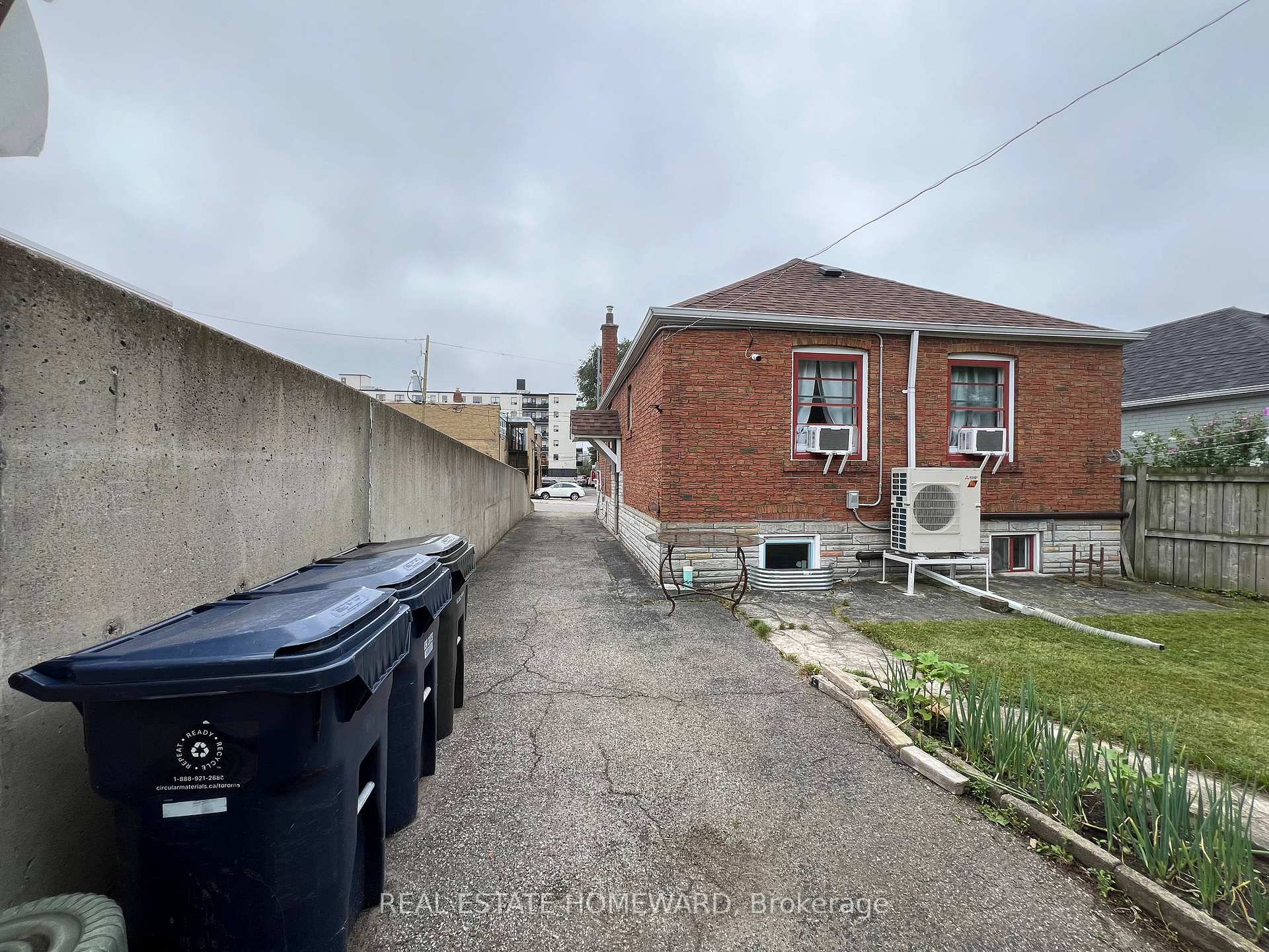 Photo of Unit Main, 124 Glencrest Boulevard