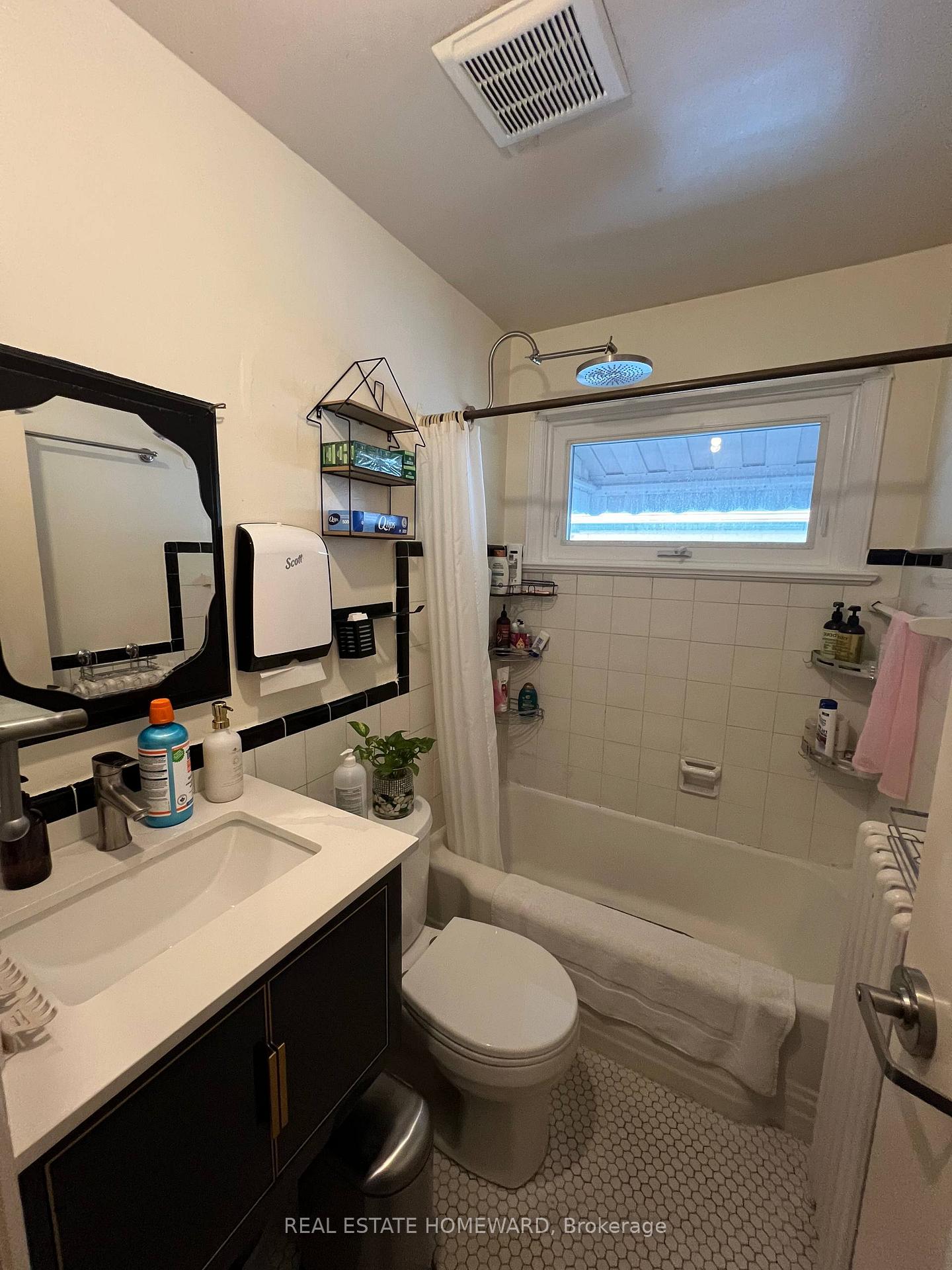 Photo 6 of Unit Main, 124 Glencrest Boulevard, Toronto, O'Connor-Parkview — HOMEH
