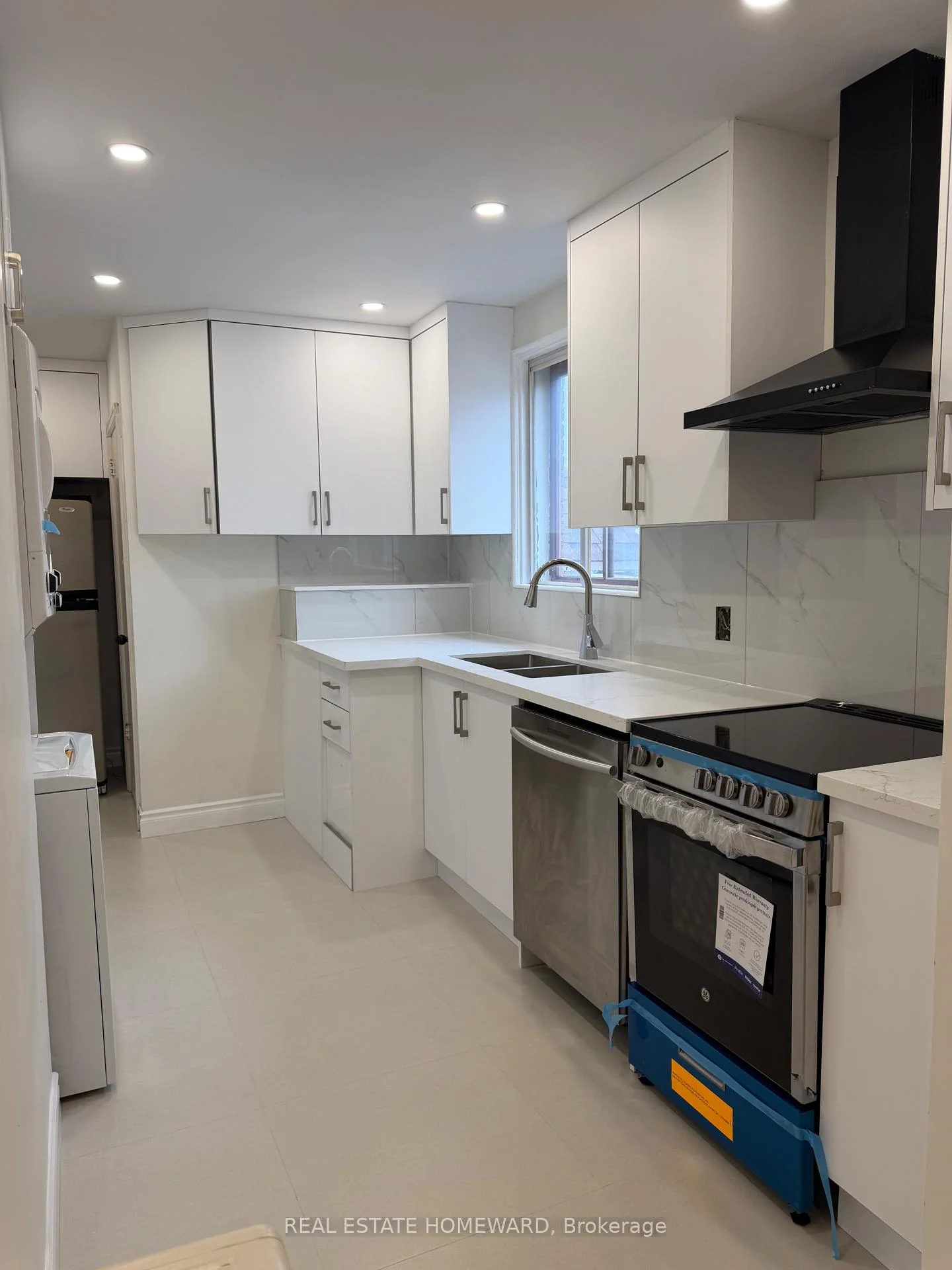 Photo of Unit Main, 124 Glencrest Boulevard